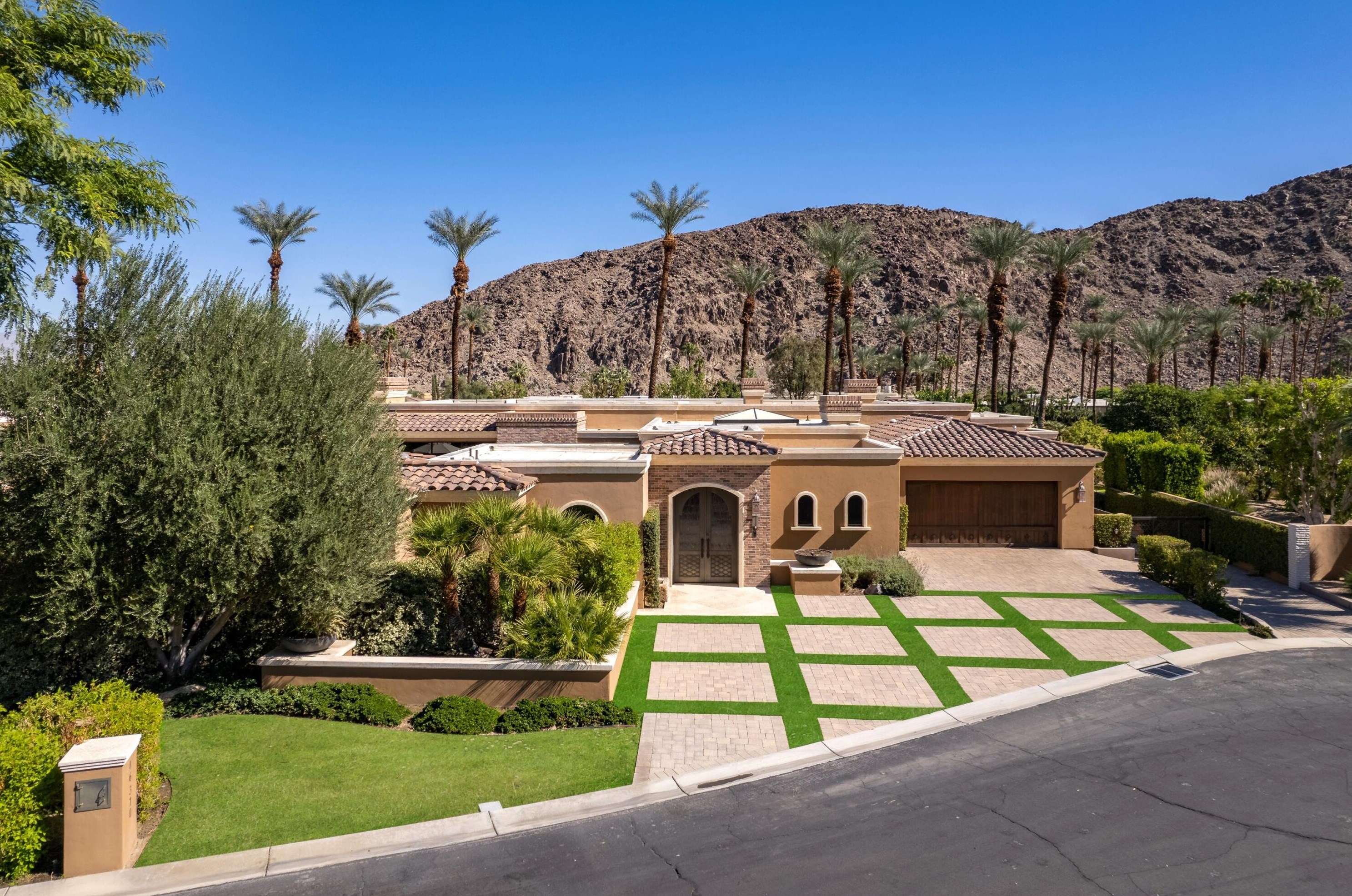 46330 Amethyst Dr, Palm Desert, CA 92210-8615