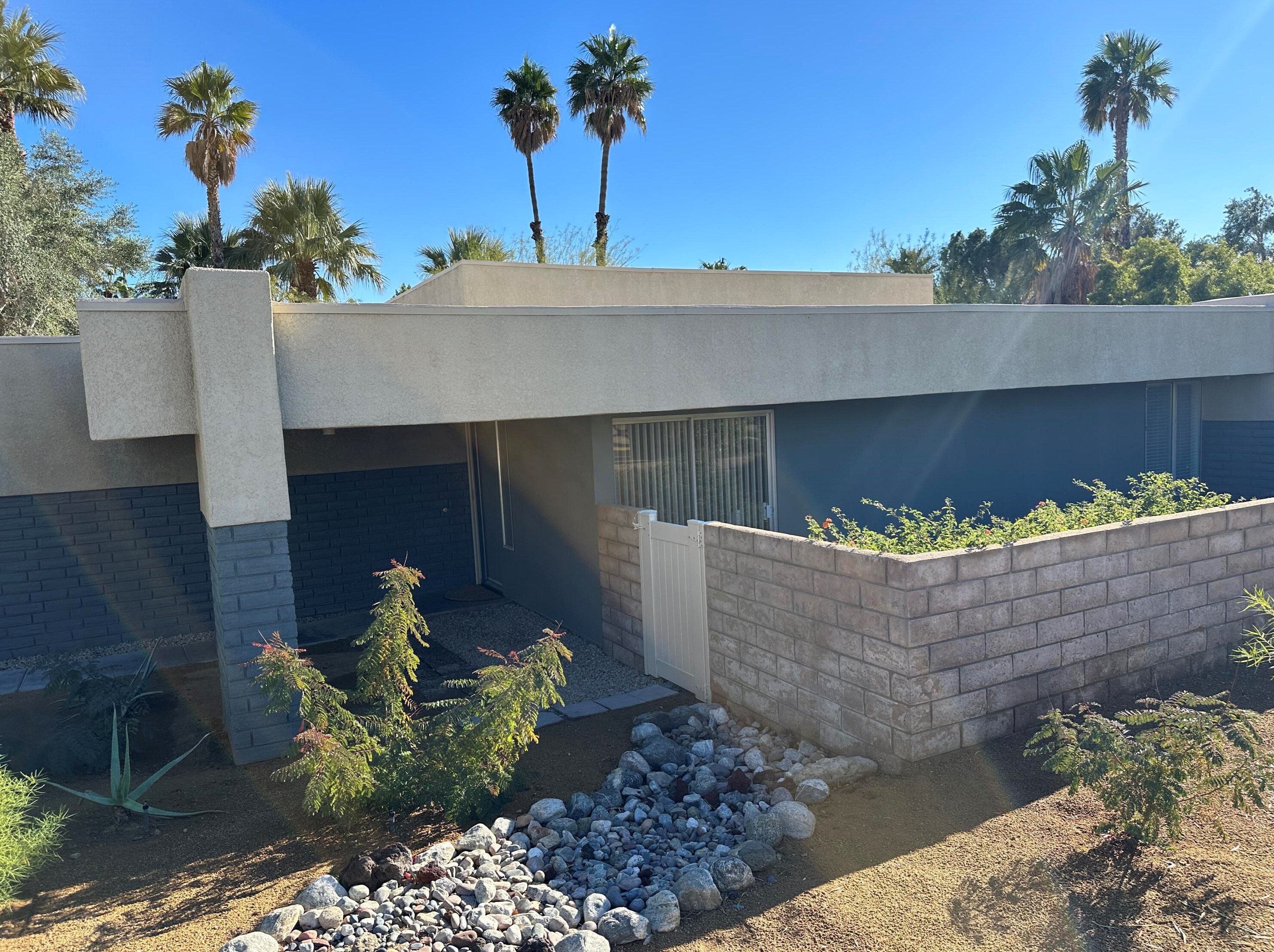 3000 Sunflower Cir E, Palm Springs, CA 92262