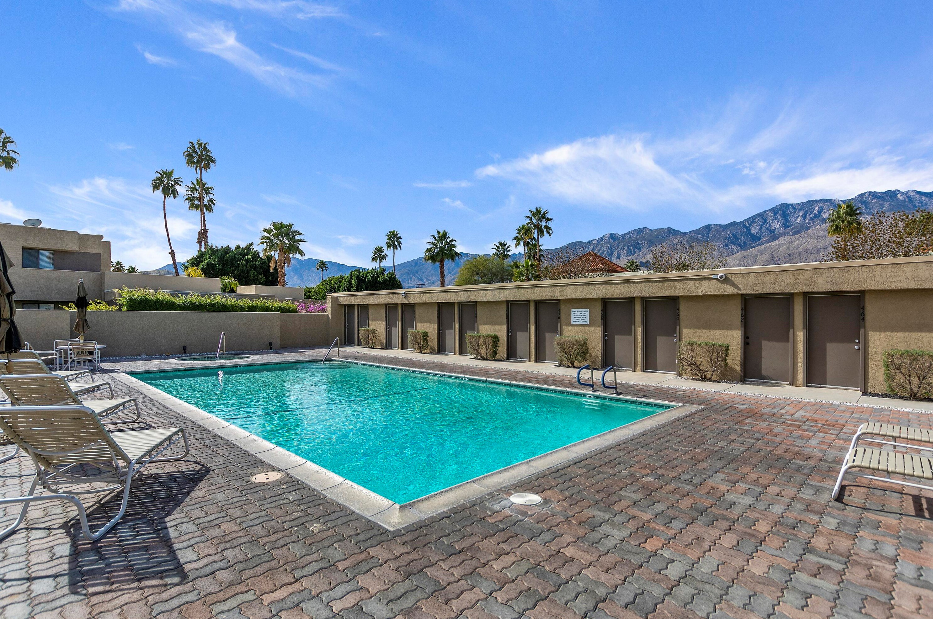 429 Bradshaw Ln, Palm Springs, CA