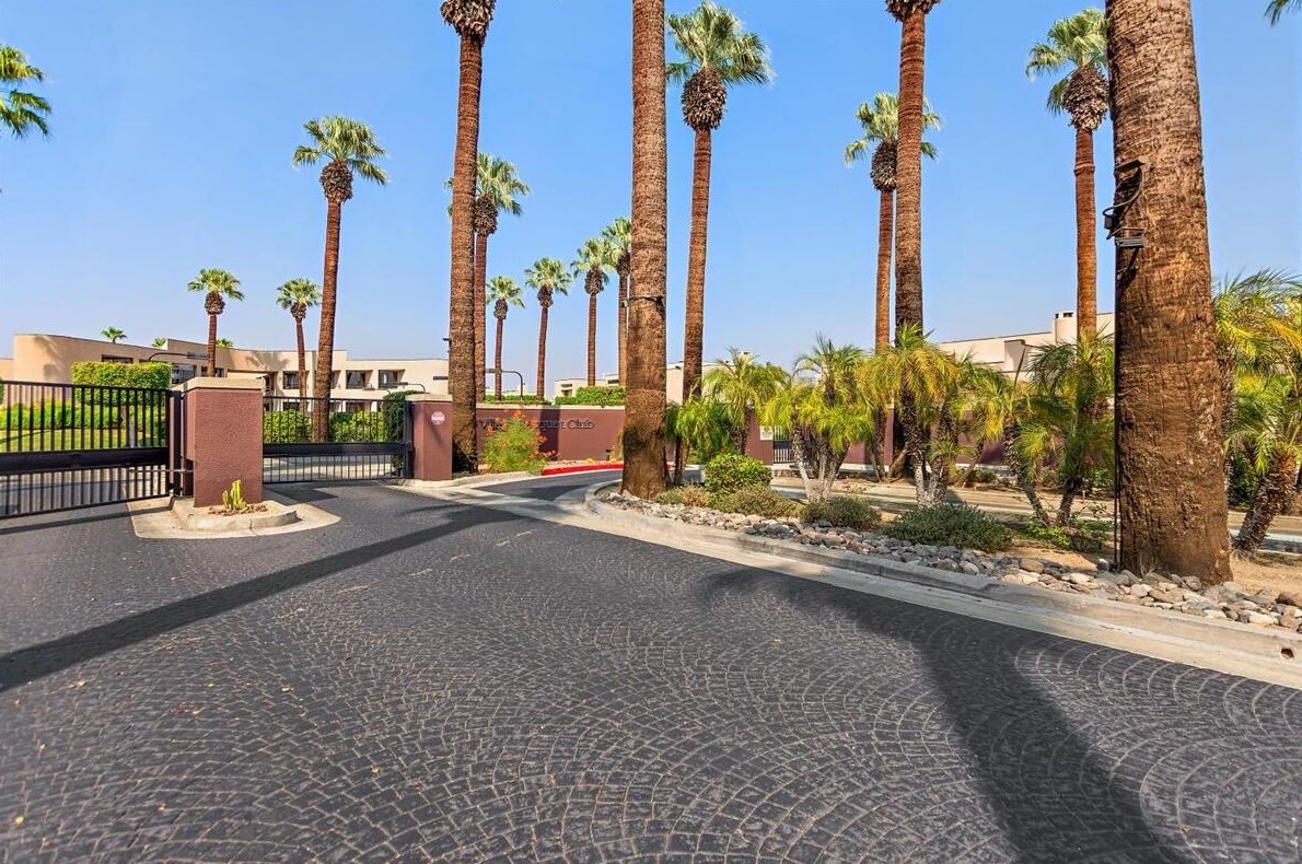 890 Village Sq, Palm Springs, CA 92262-7816