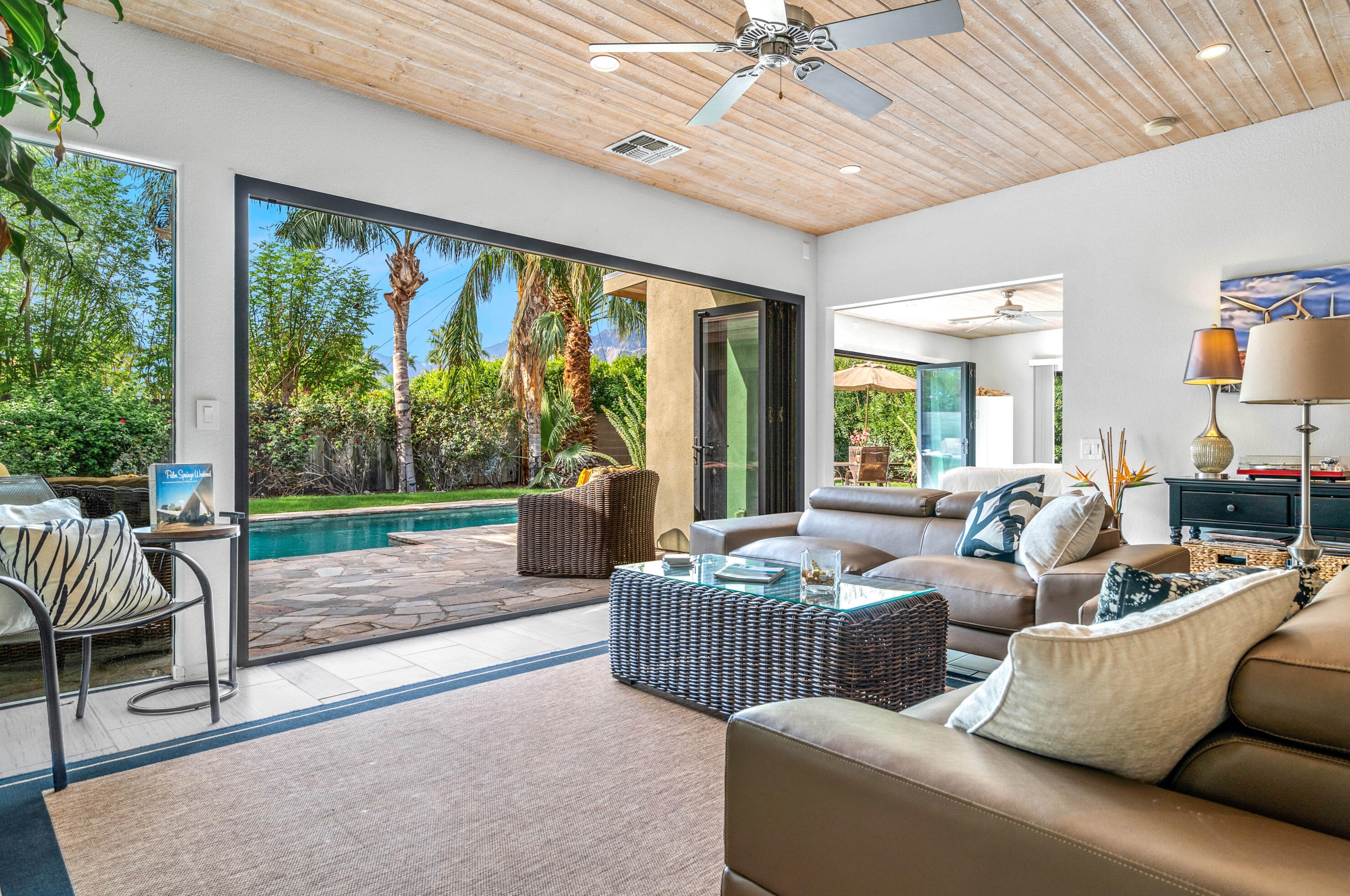 1695 Buena Vista Dr, Palm Springs, CA 92262-5836