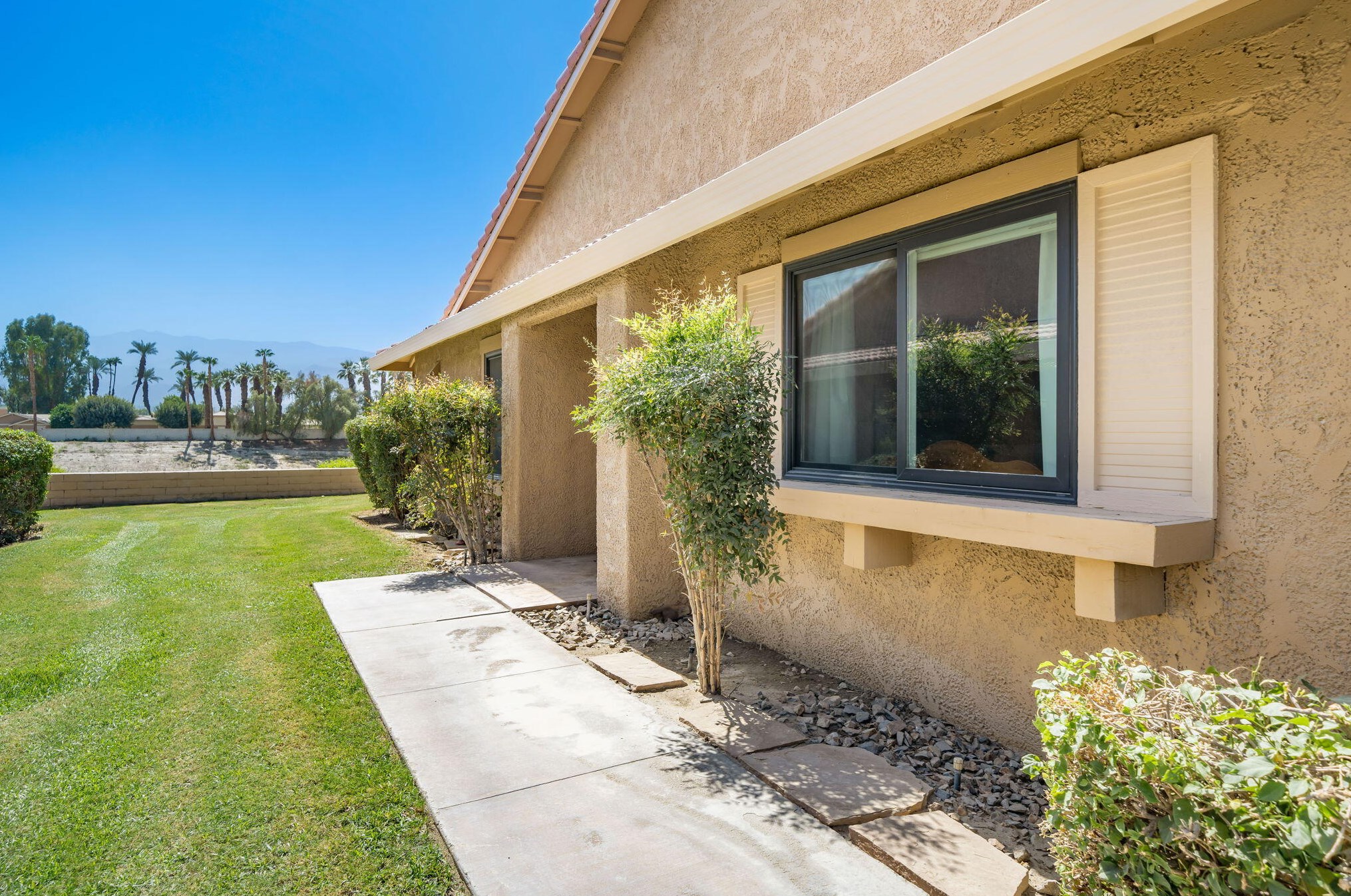 87 Conejo Cir, Palm Desert CA  92260-0382 exterior