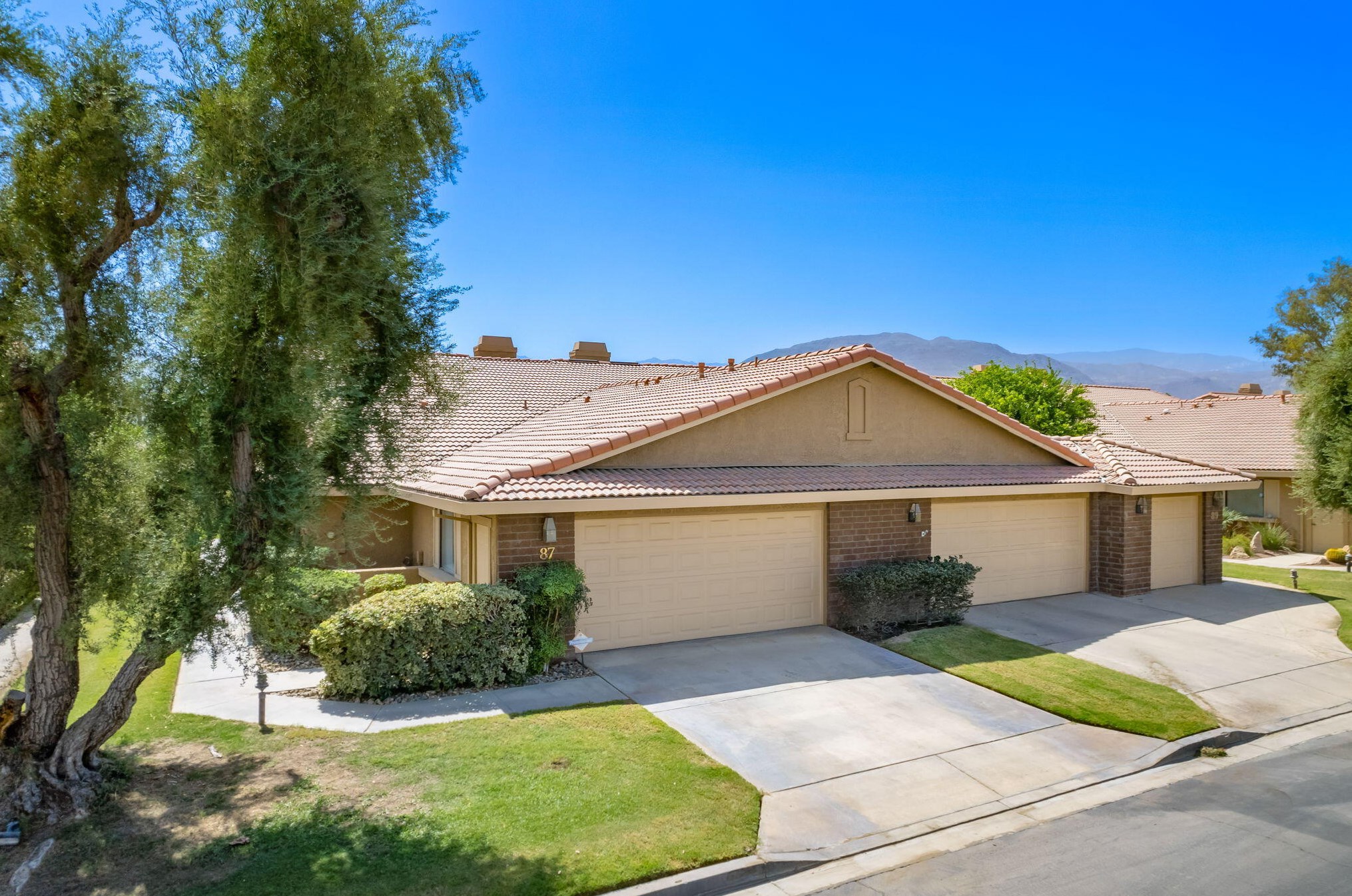 87 Conejo Cir, Palm Desert CA  92260-0382 exterior