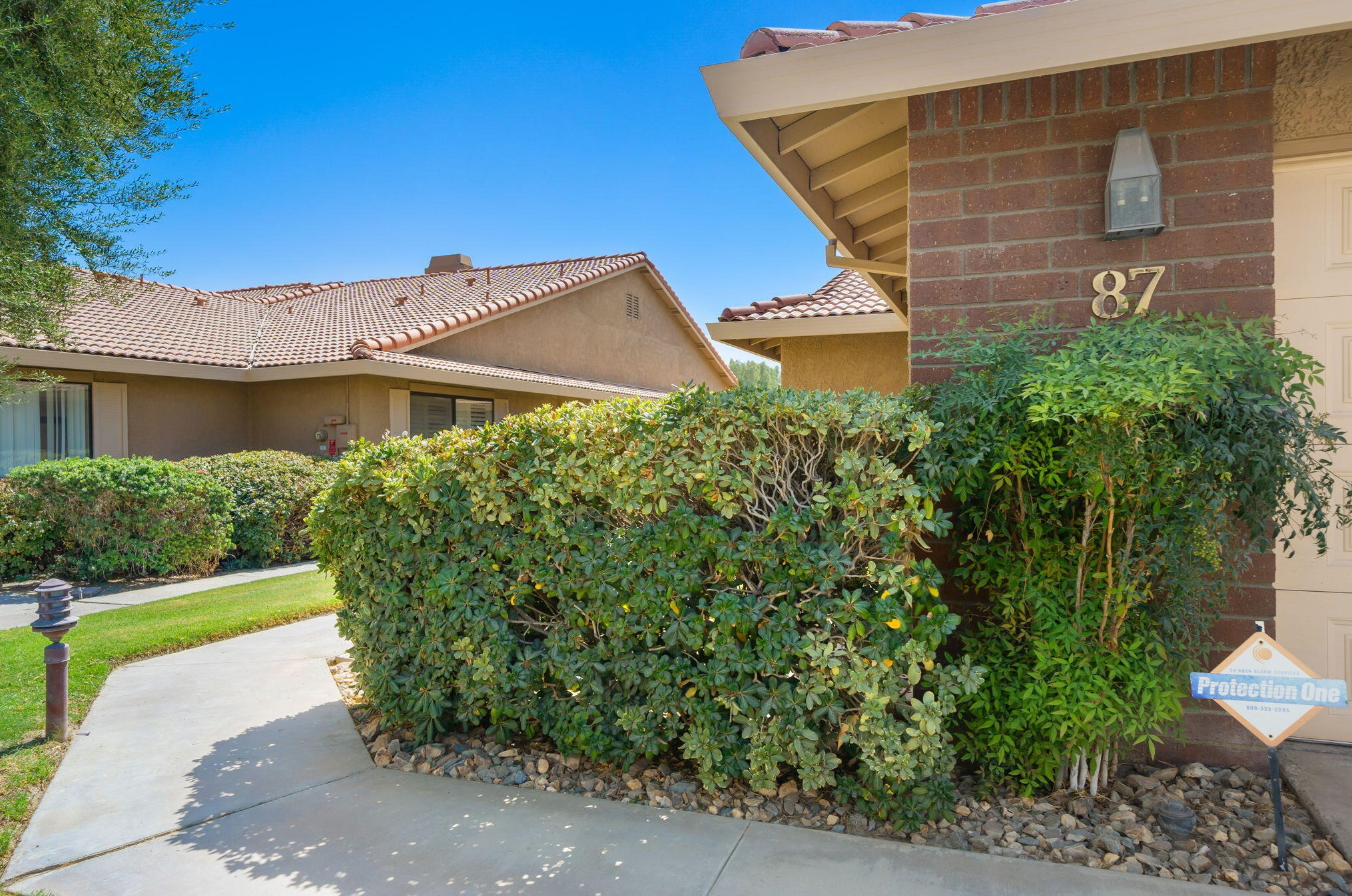 87 Conejo Cir, Palm Desert CA  92260-0382 exterior