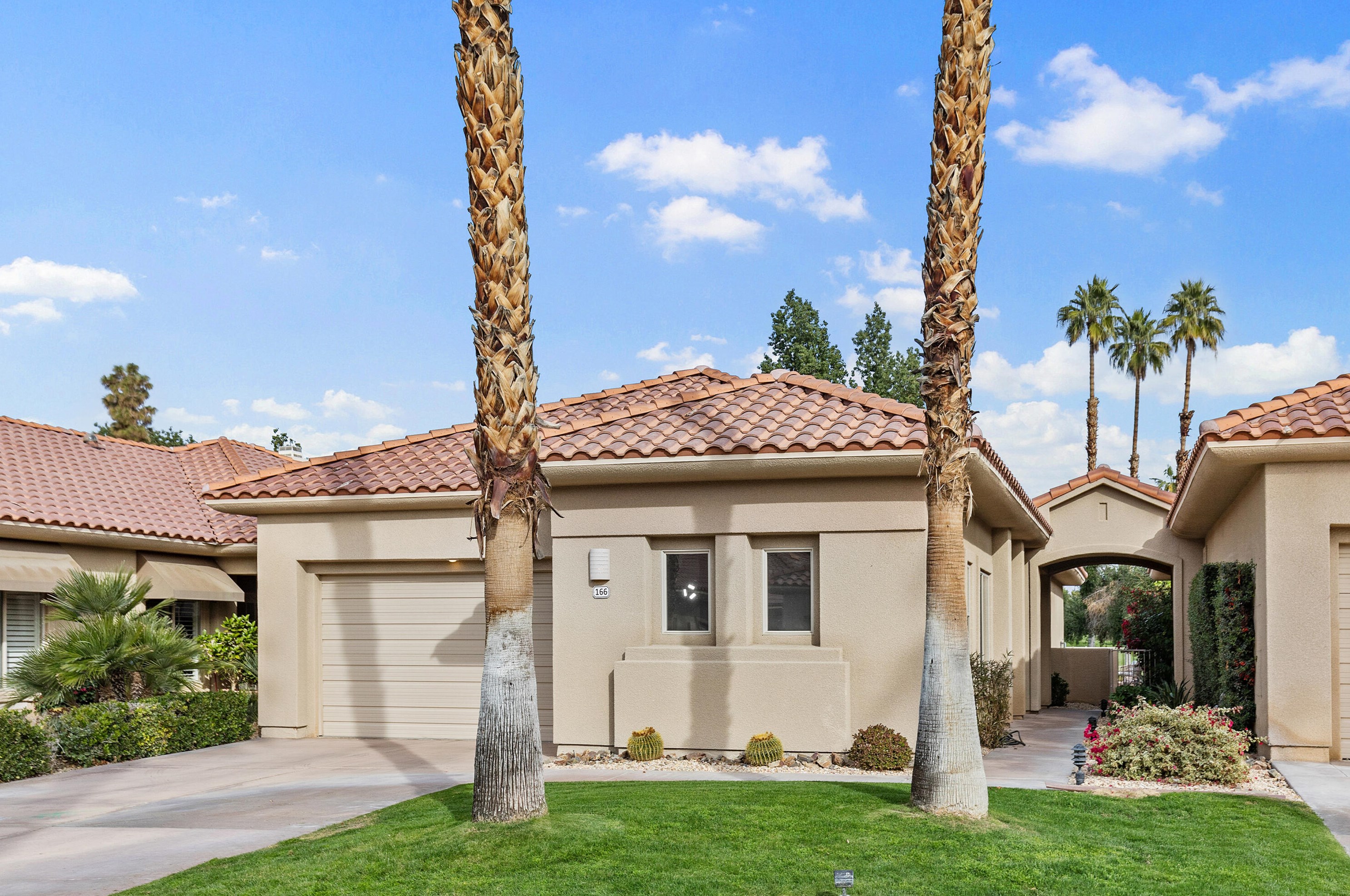 166 Kavenish Dr, Rancho Mirage CA  92270-3244 exterior