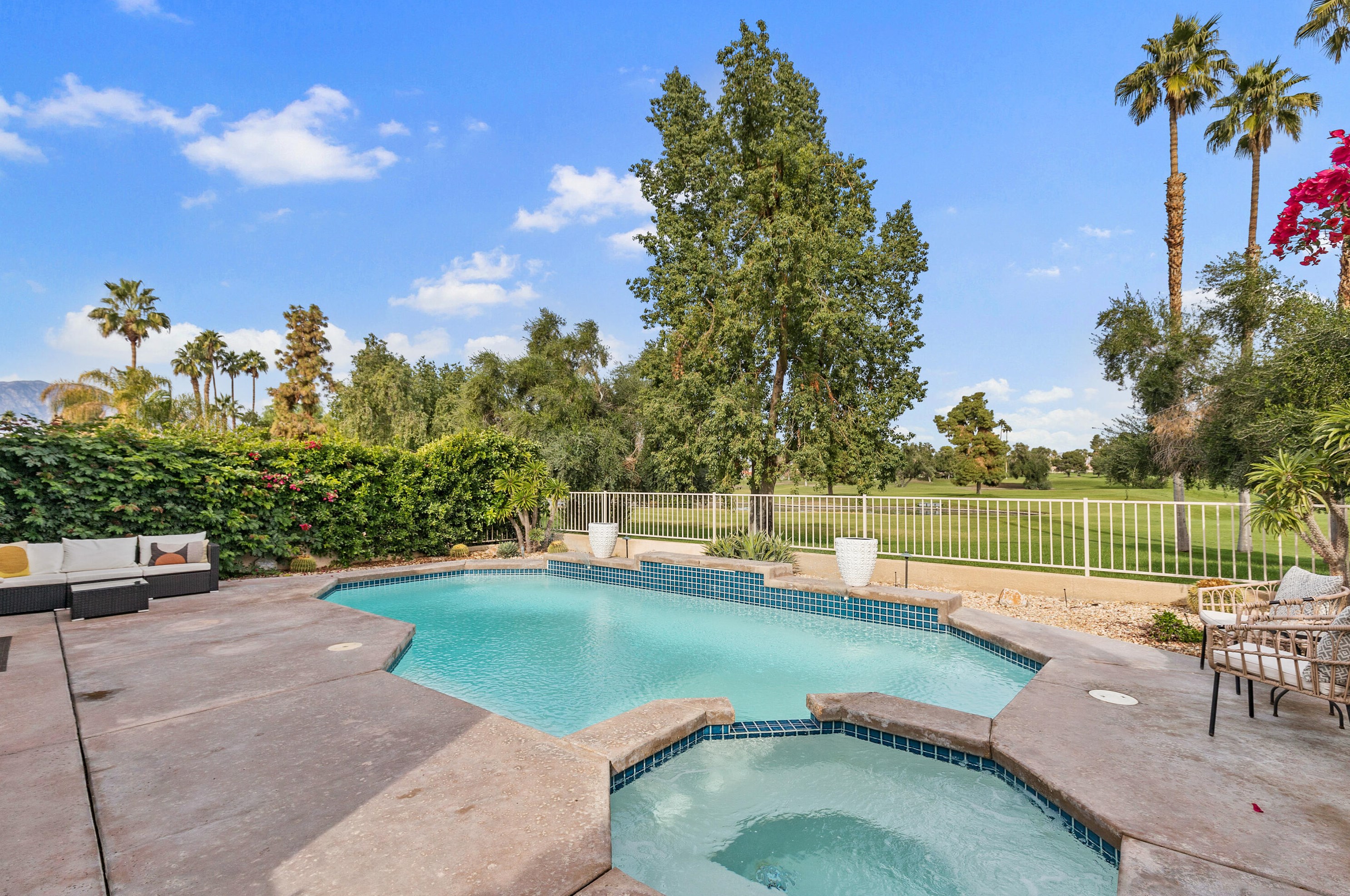166 Kavenish Dr, Rancho Mirage CA  92270-3244 exterior