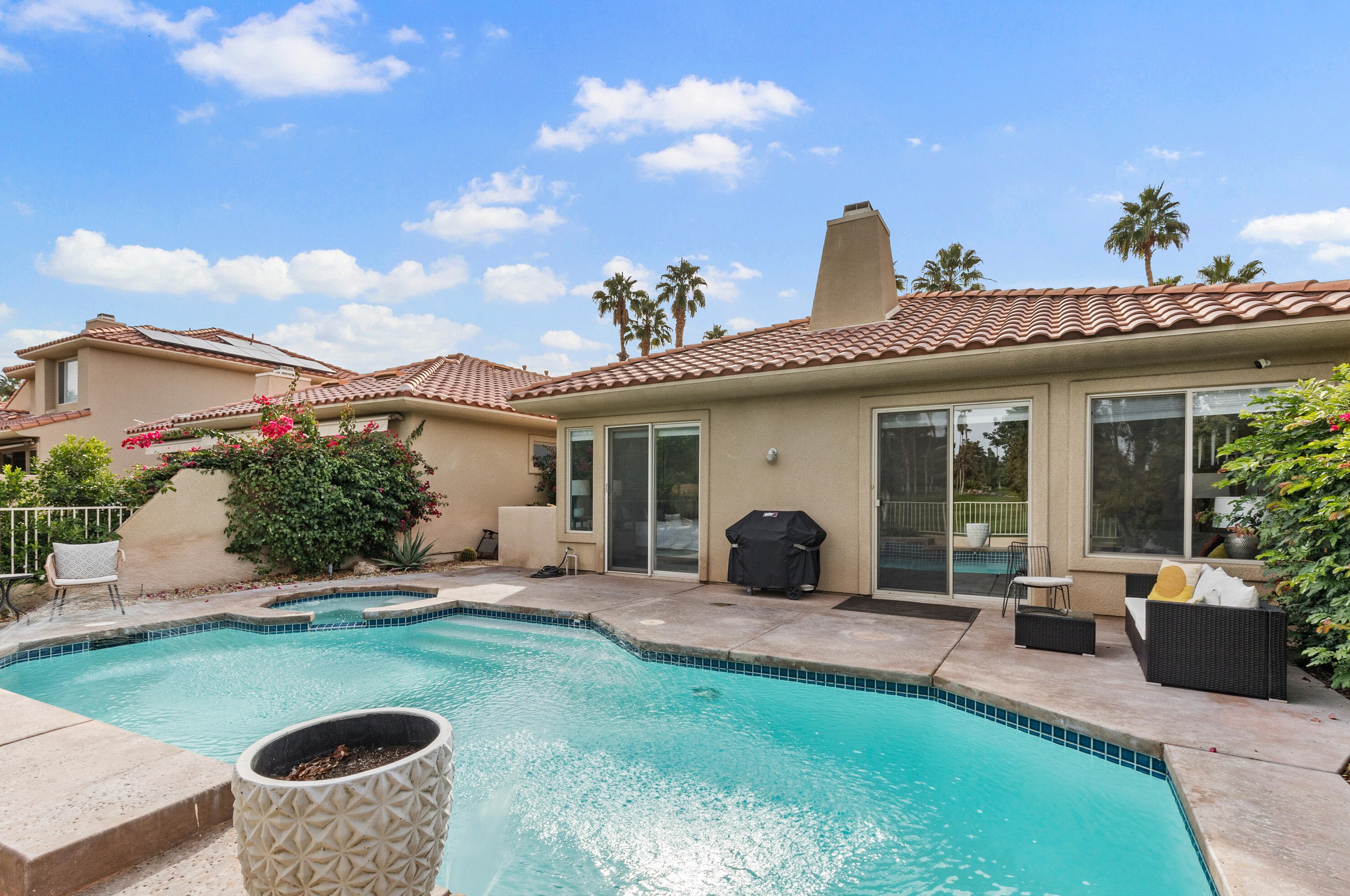 166 Kavenish Dr, Rancho Mirage CA  92270-3244 exterior