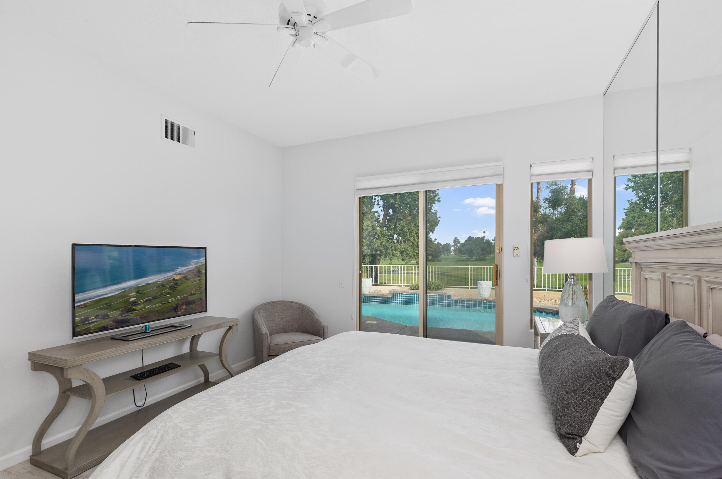 166 Kavenish Dr, Rancho Mirage CA  92270-3244 exterior