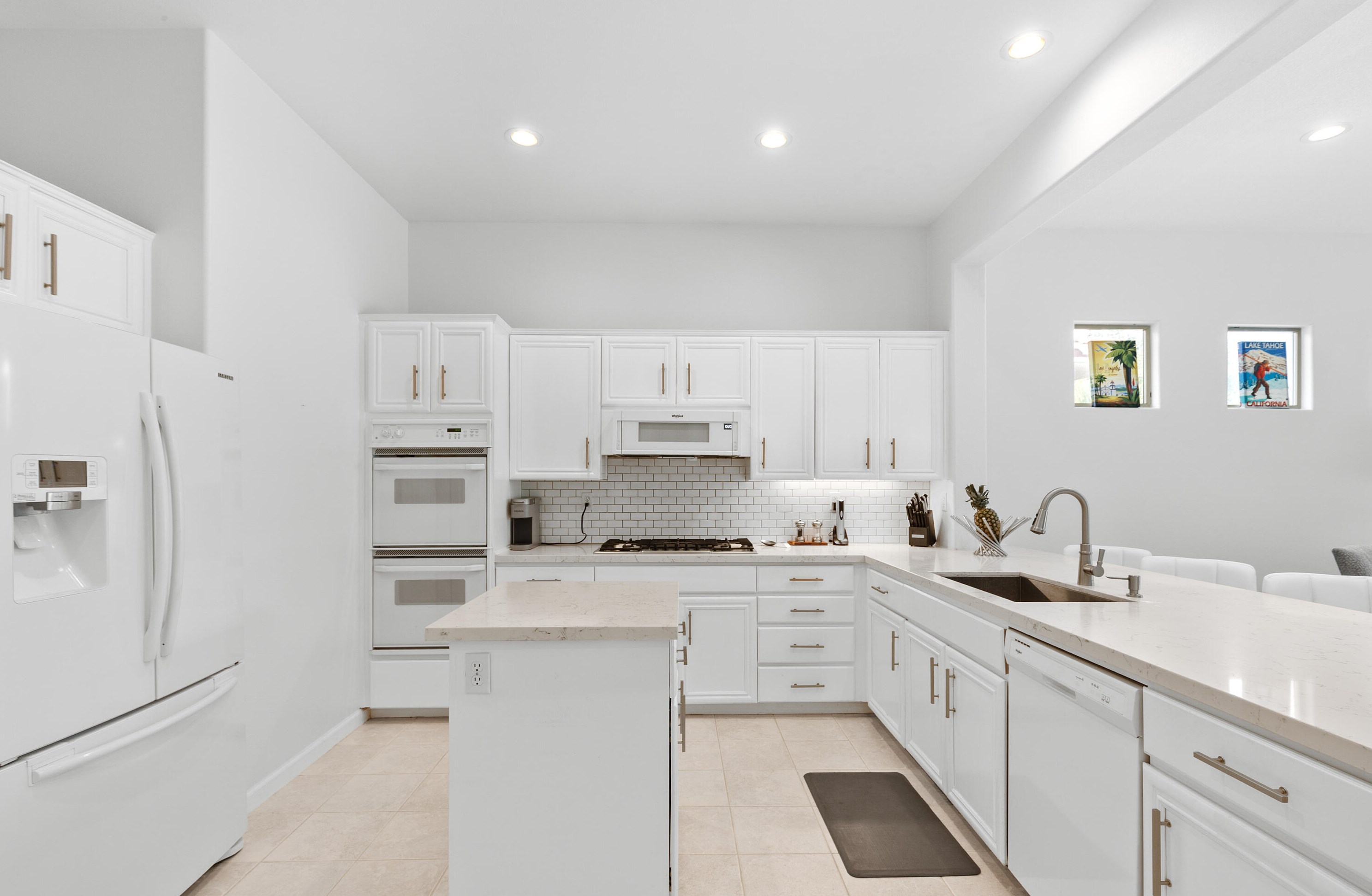 166 Kavenish Dr, Rancho Mirage CA  92270-3244 exterior