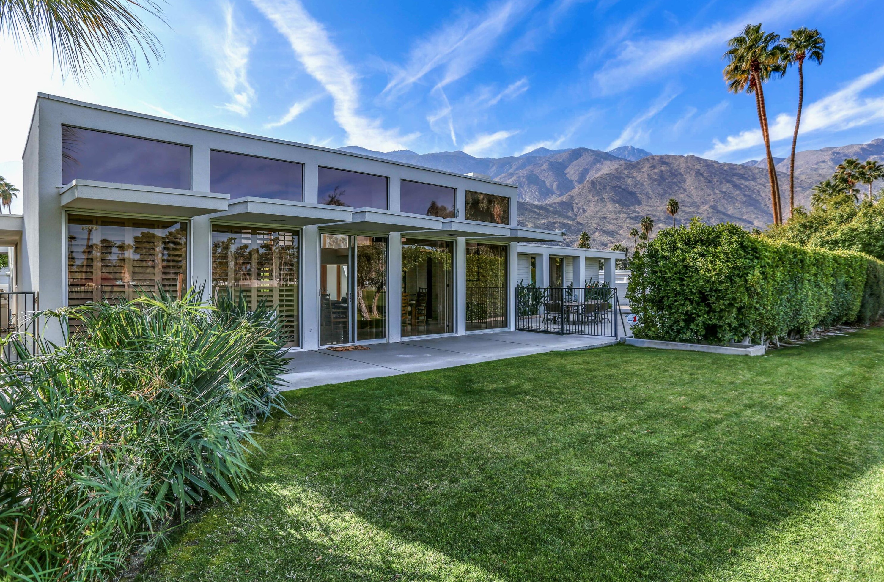 2638 Kings Rd, Palm Springs, CA 92264-9424