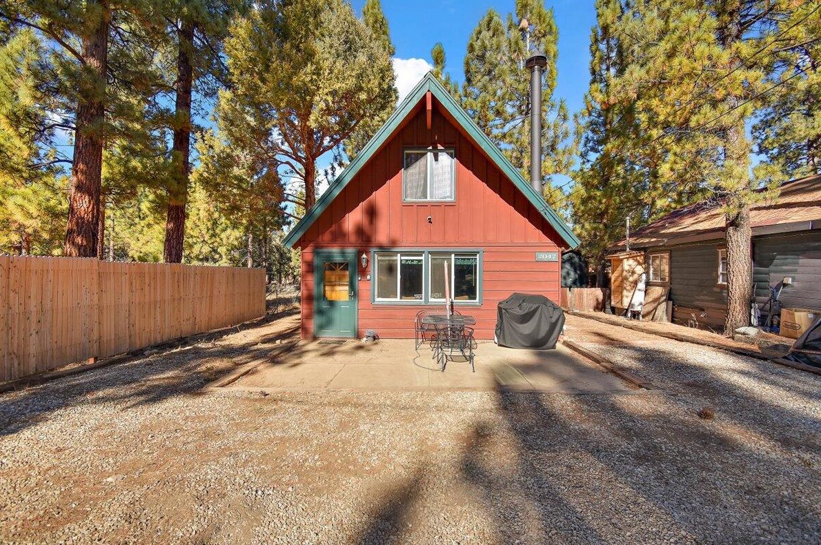 2047 7th Ln, Big Bear City, CA 92314