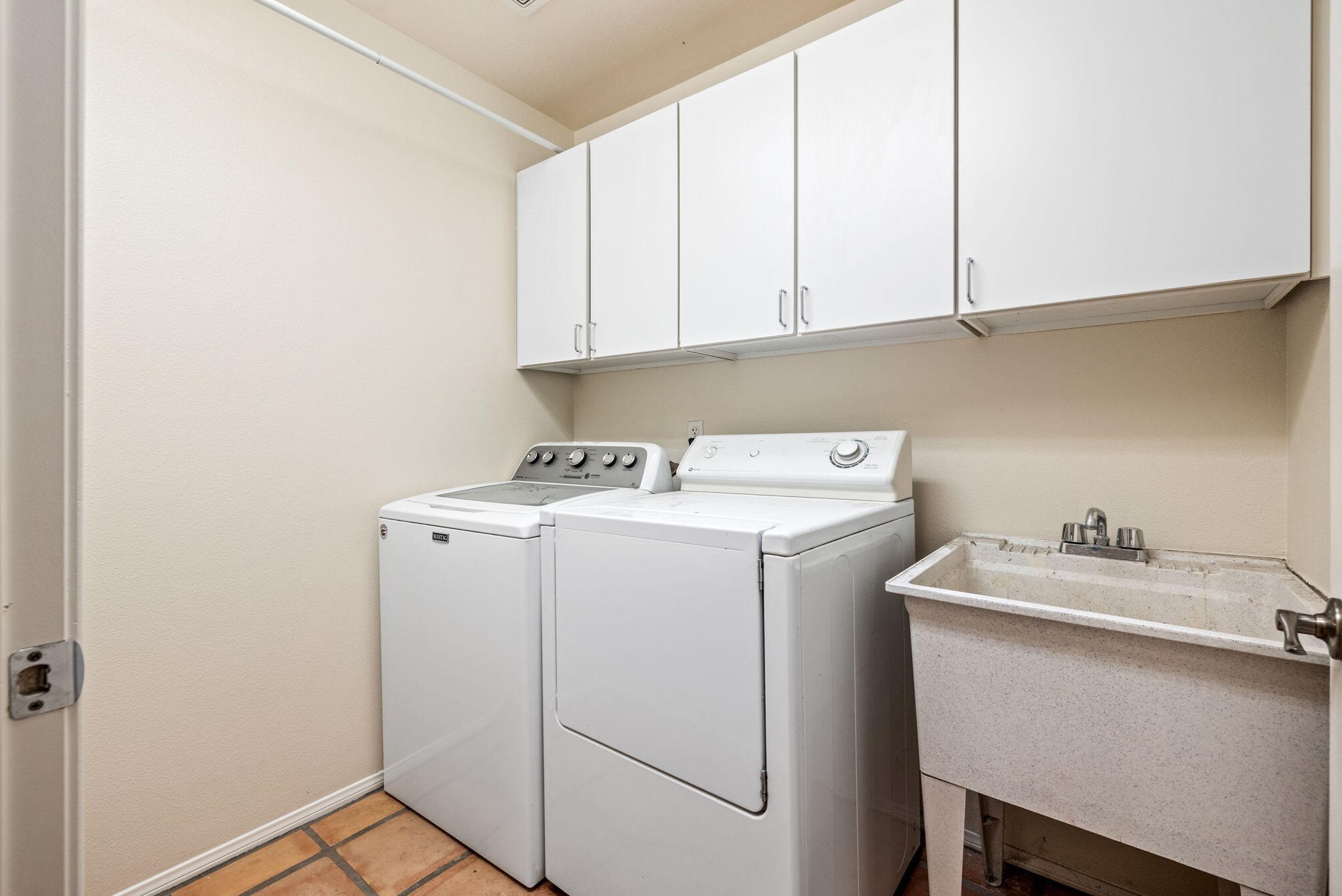 54450 Avenida Alvarado, La Quinta CA  92253-3690 exterior