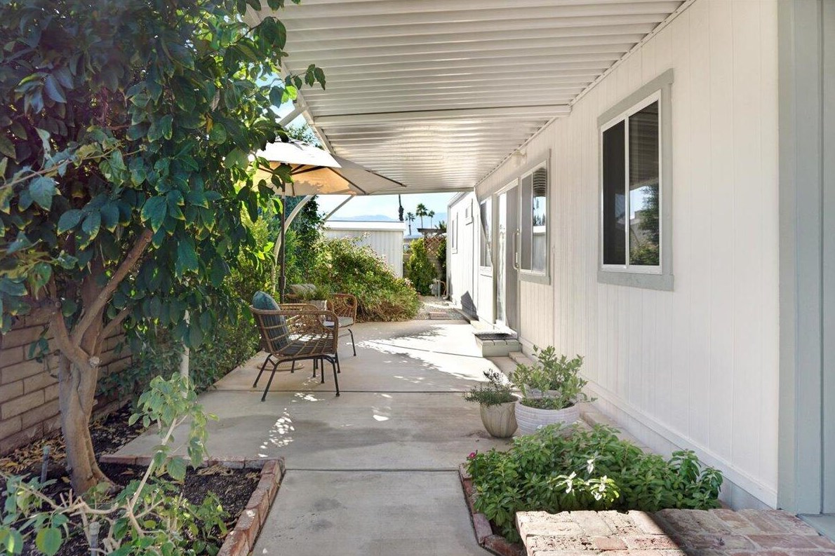 73427 Cabazon Peak Dr, Palm Desert CA  92260-1110 exterior
