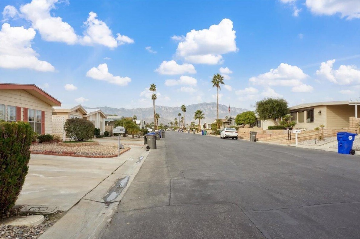 73427 Cabazon Peak Dr, Palm Desert CA  92260-1110 exterior