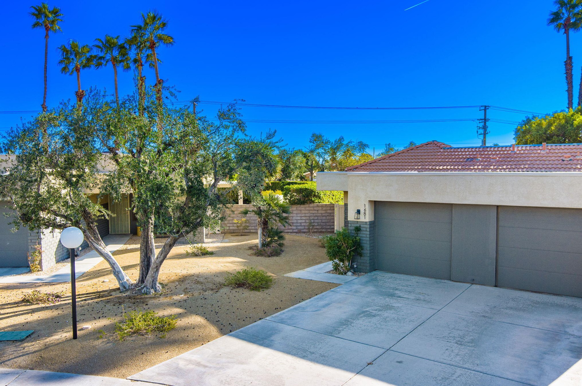 1681 Sunflower Ct, Palm Springs, CA 92262-1785