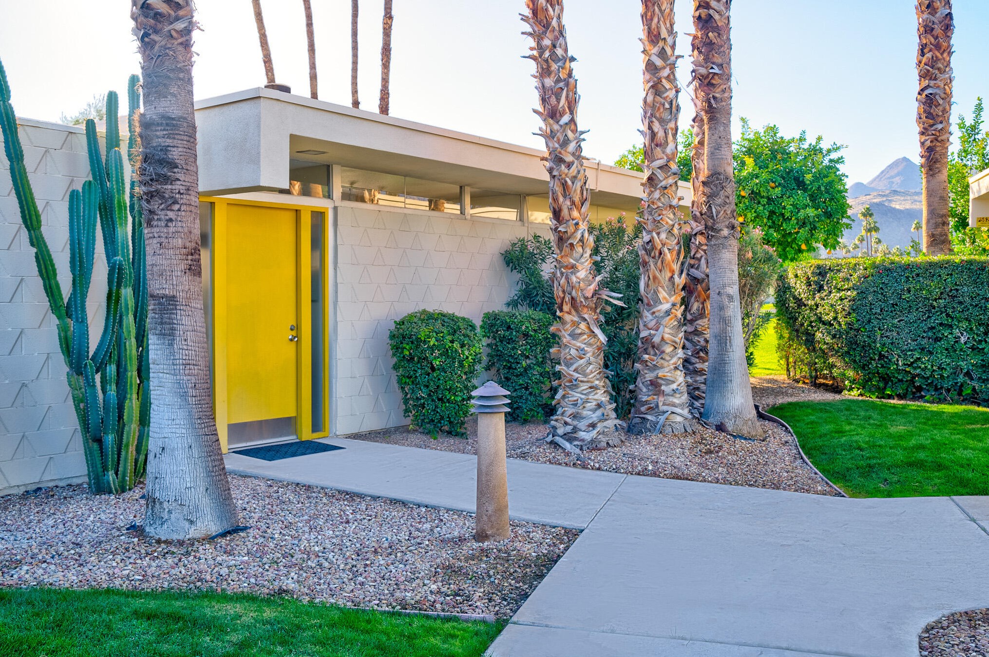 160 Desert Lakes Dr, Palm Springs, CA 92264-5521