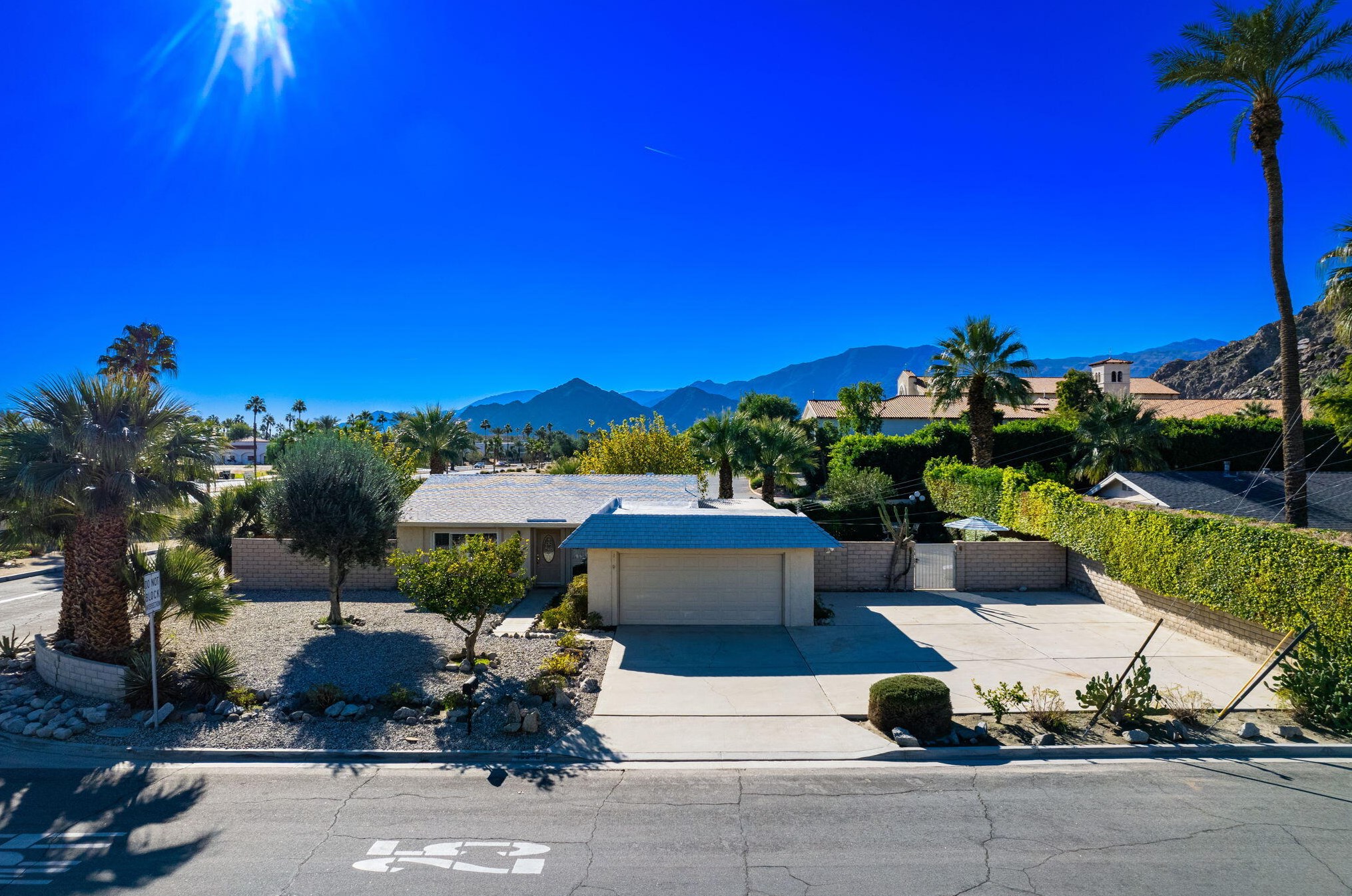 46975 Highland Palms Dr, La Quinta, CA 92253