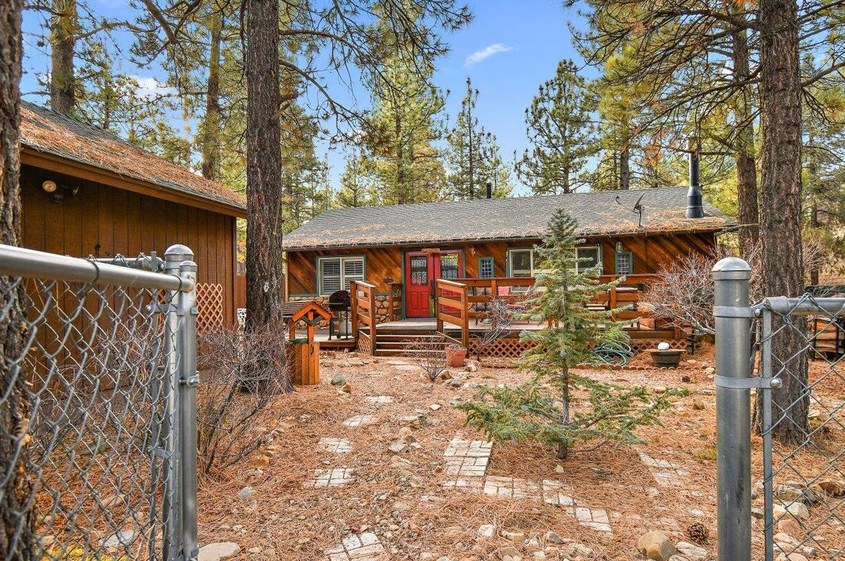 1073 Hemlock Ln, Big Bear City, CA 92314