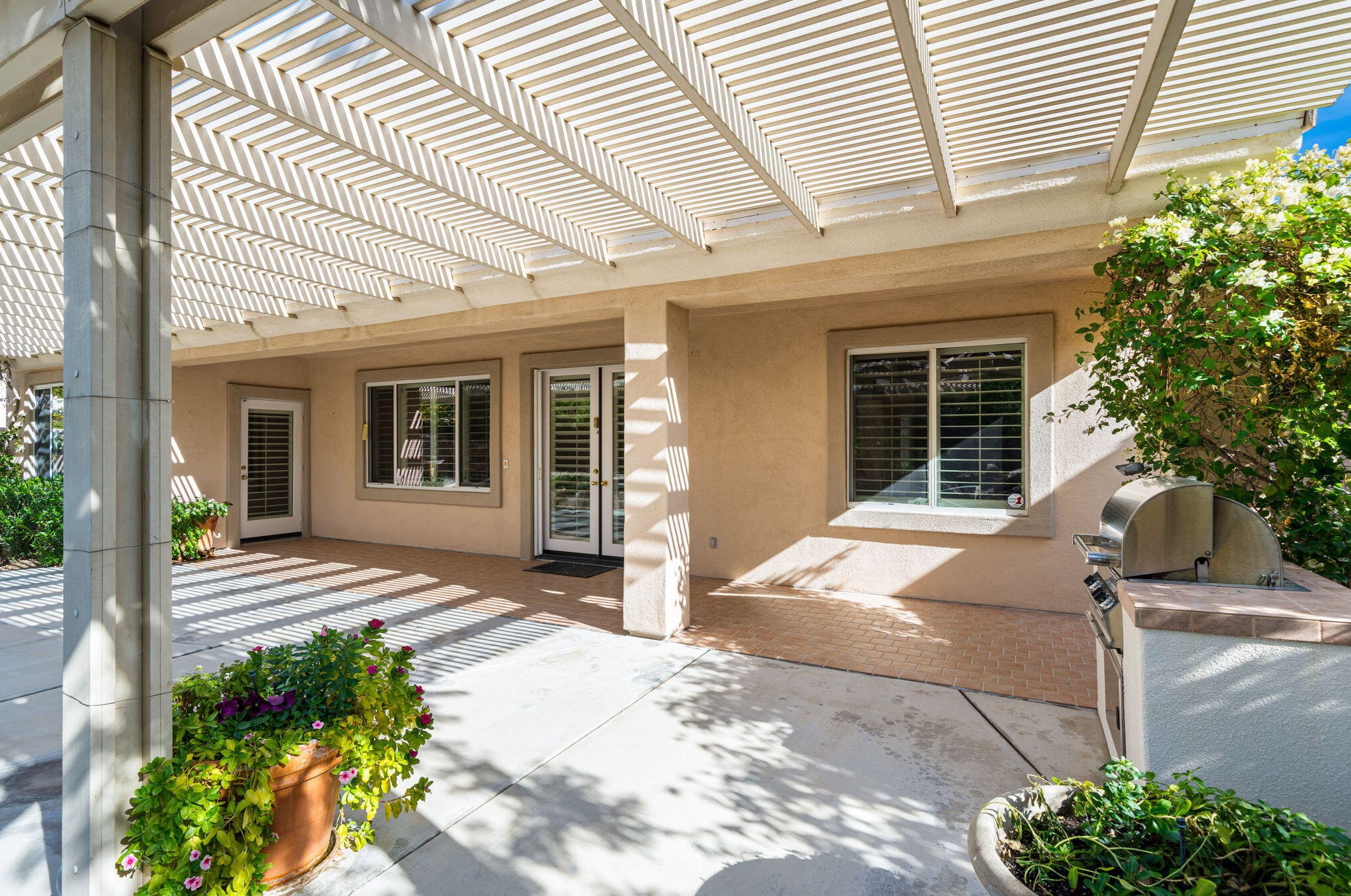 35897 Bramblewood Ave, Palm Desert CA  92211-2684 exterior