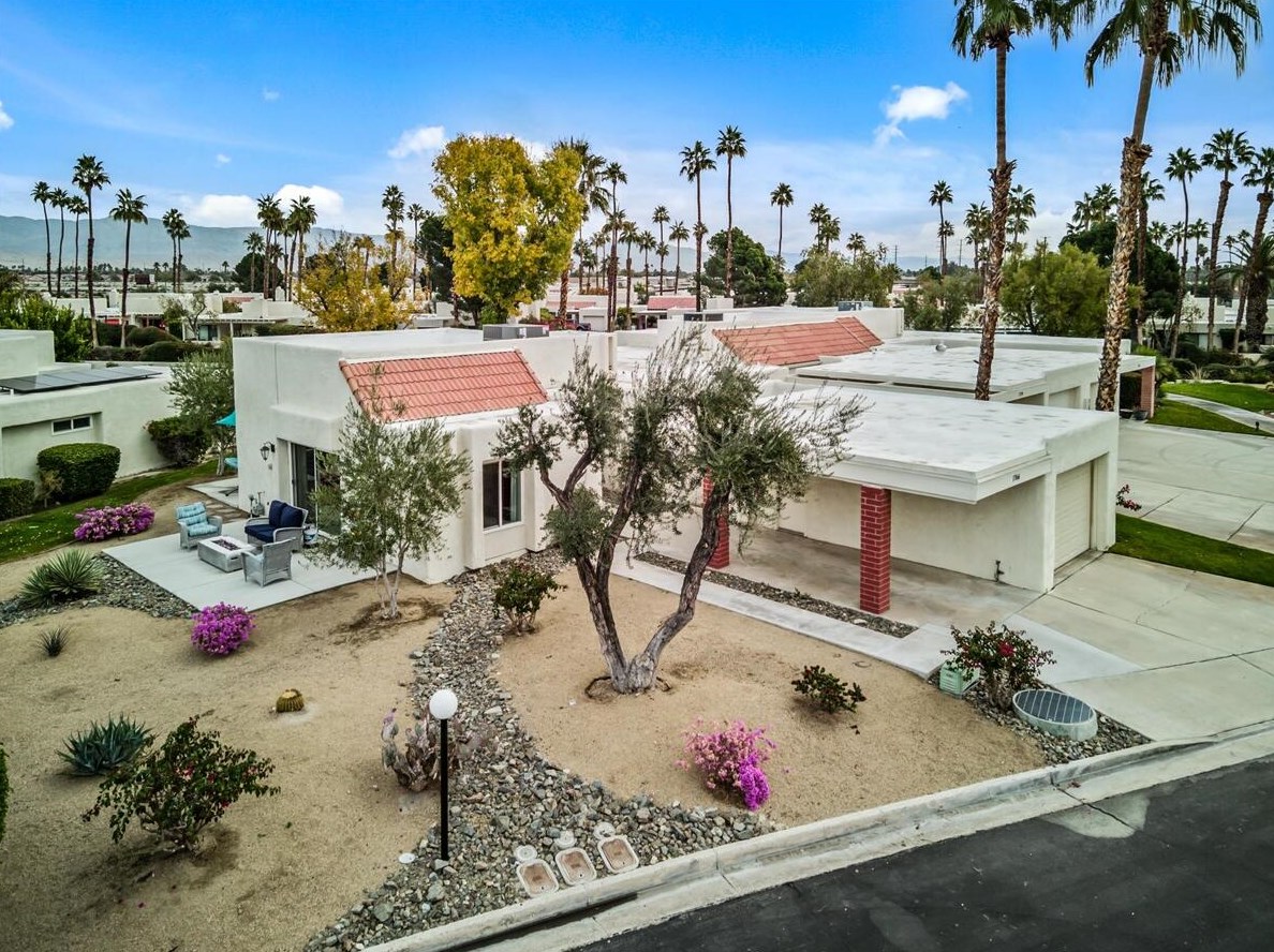 1766 Pinehurst Plz, Palm Springs, CA 92264-3888