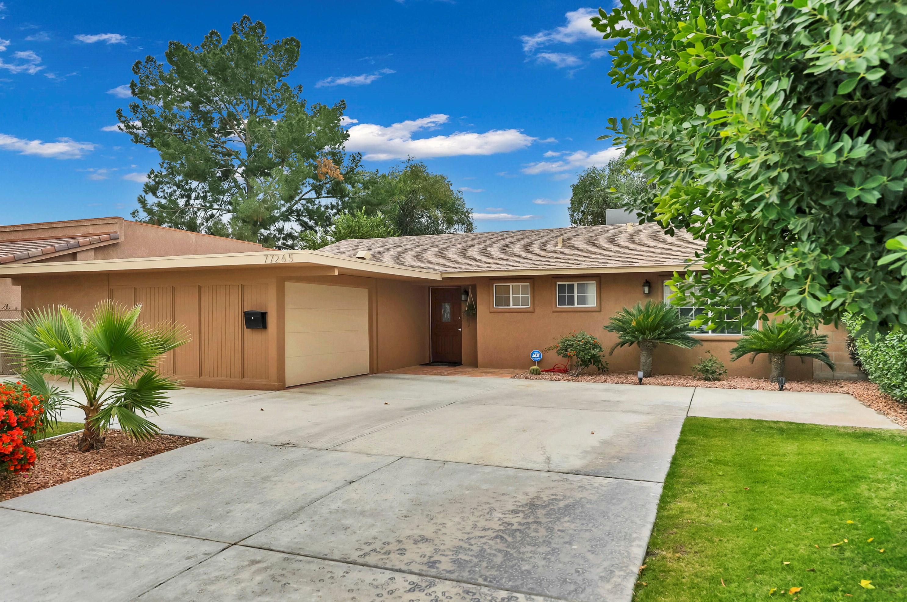 77265 Michigan Dr, Palm Desert CA  92211-7933 exterior
