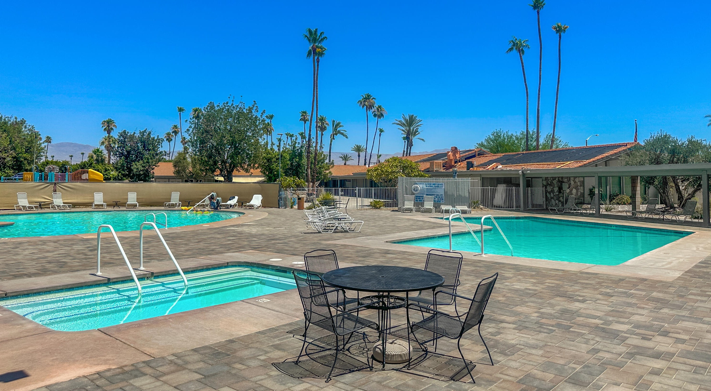 77265 Michigan Dr, Palm Desert CA  92211-7933 exterior