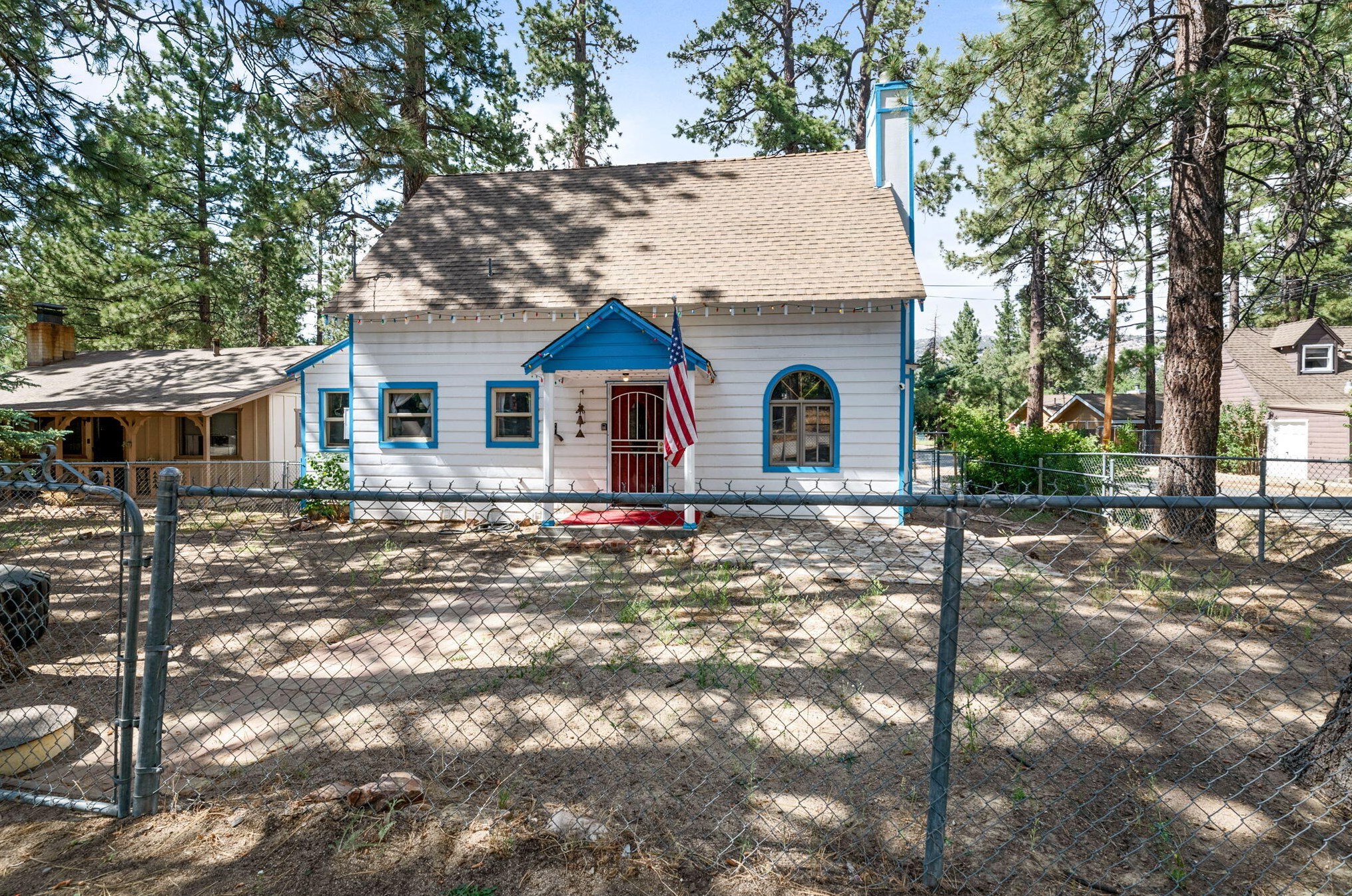 401 Sherwood Blvd, Big Bear City CA  92314-9659 exterior