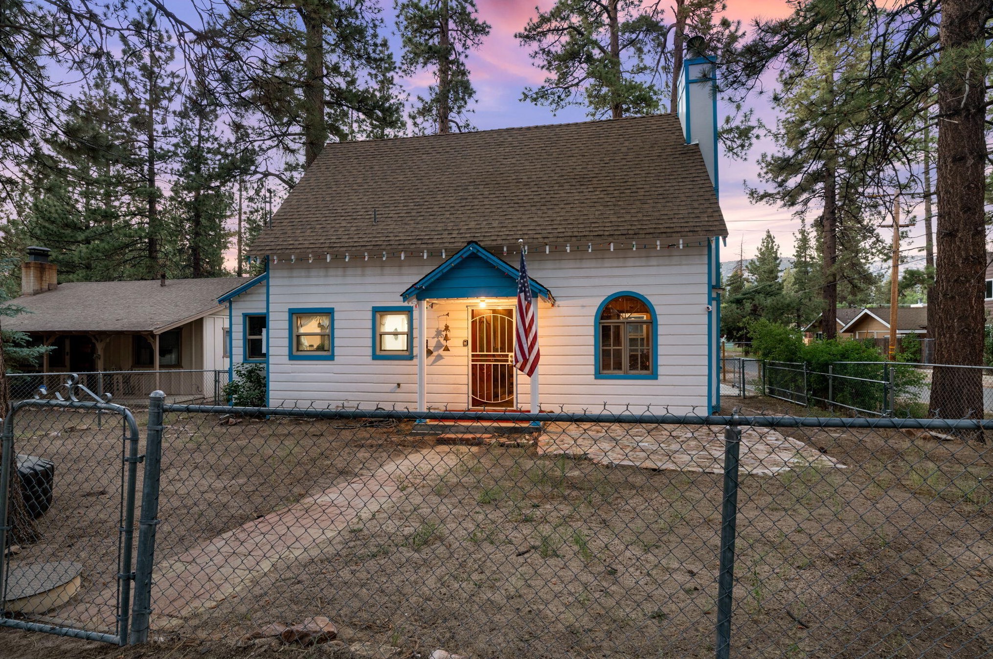 401 Sherwood Blvd, Big Bear City CA  92314-9659 exterior