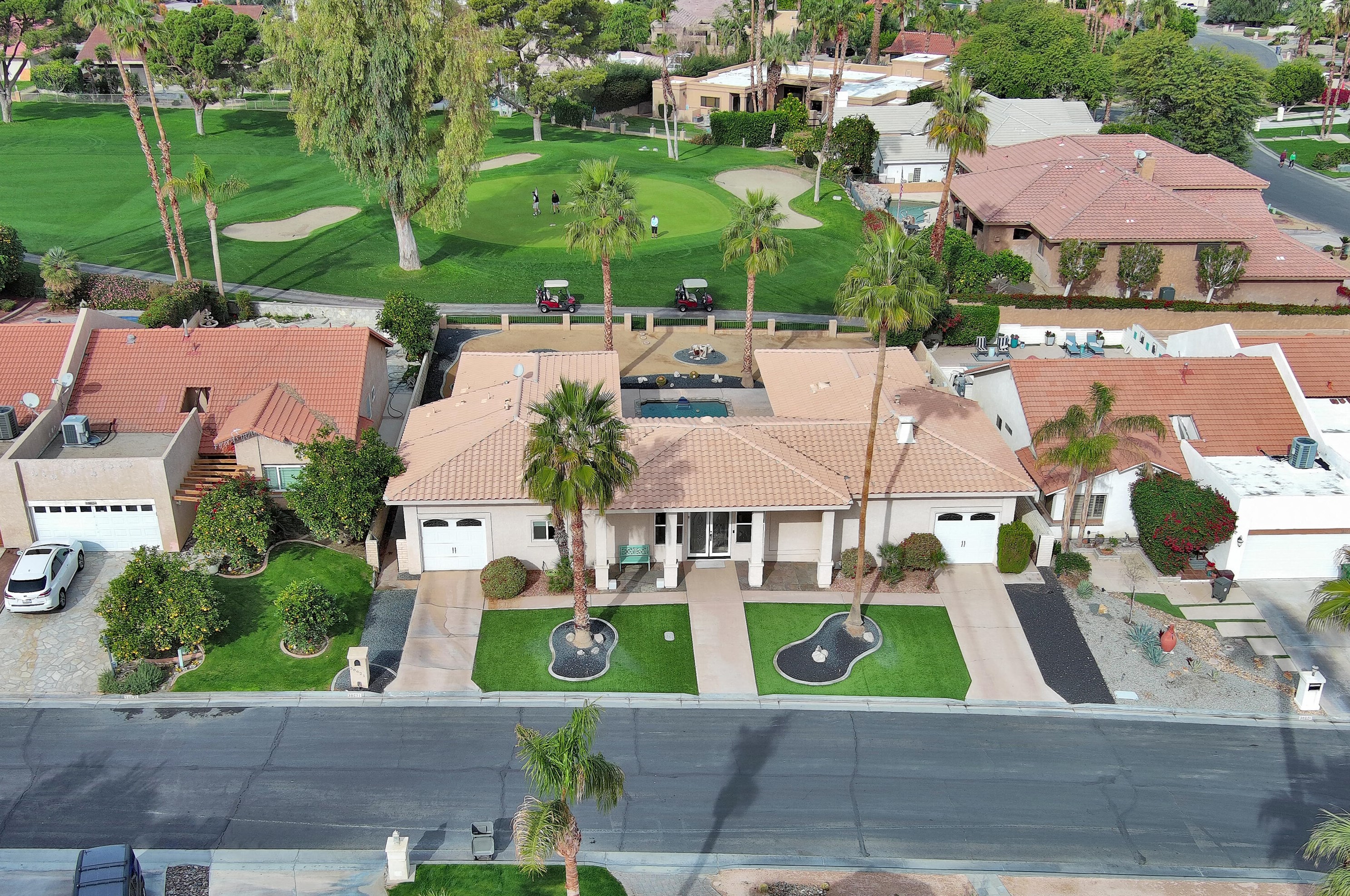 38621 Nyasa Dr, Palm Desert, CA 92211-7009