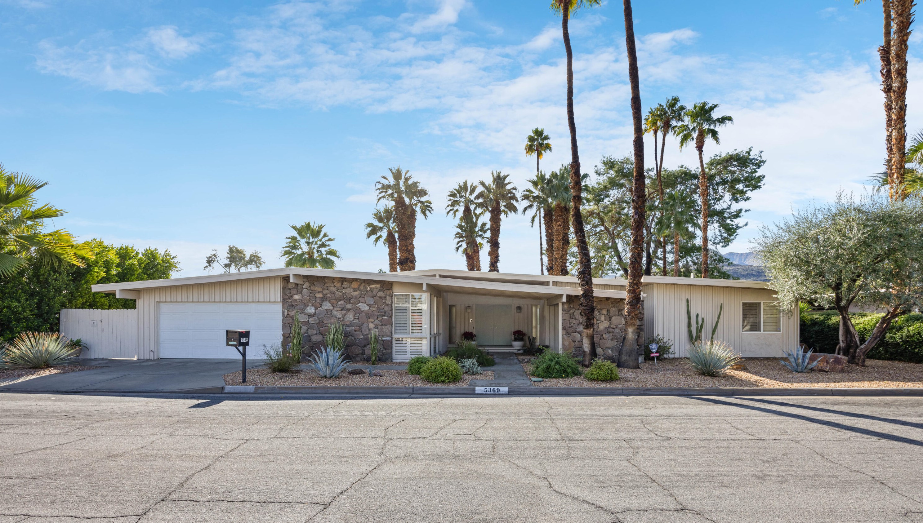 5369 Lakeside Dr, Palm Springs, CA 92264-5912