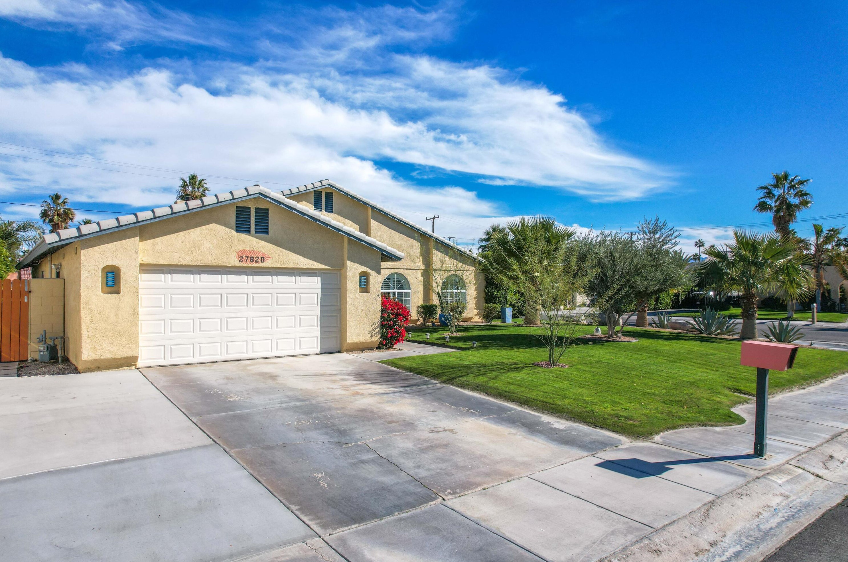27820 Abril Dr, Cathedral City CA  92234-3410 exterior