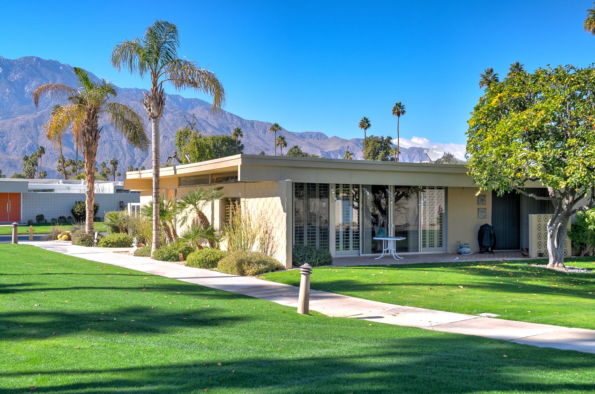 72 Lakeview Dr, Palm Springs, CA 92264-5506