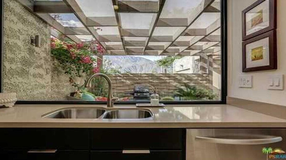 856 Calle De Pinos, Palm Springs, CA 92262-5920