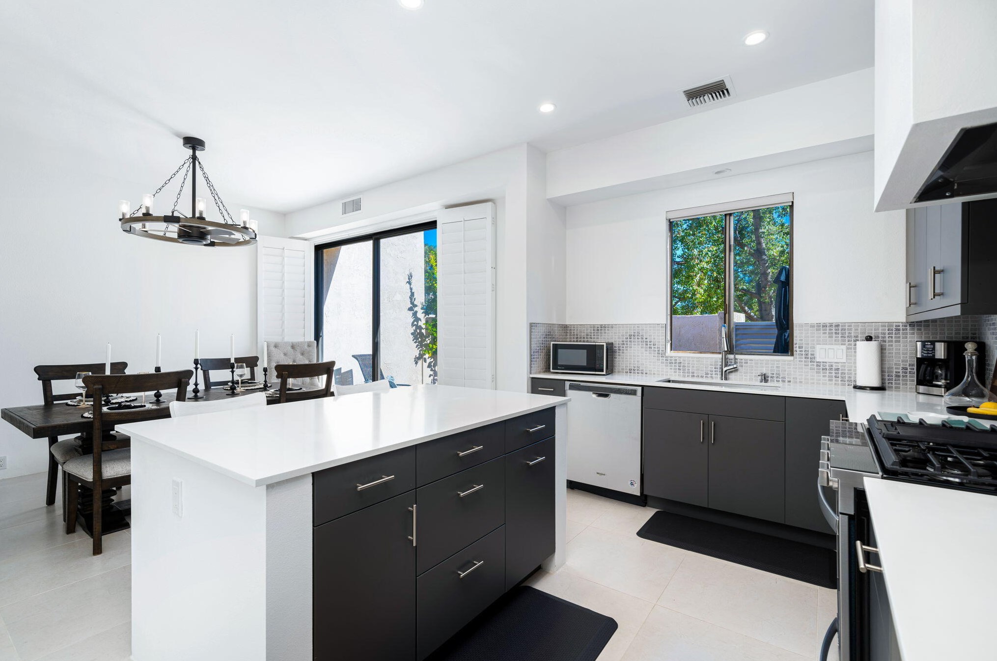 621 Hospitality Dr, Rancho Mirage CA  92270-1312 exterior