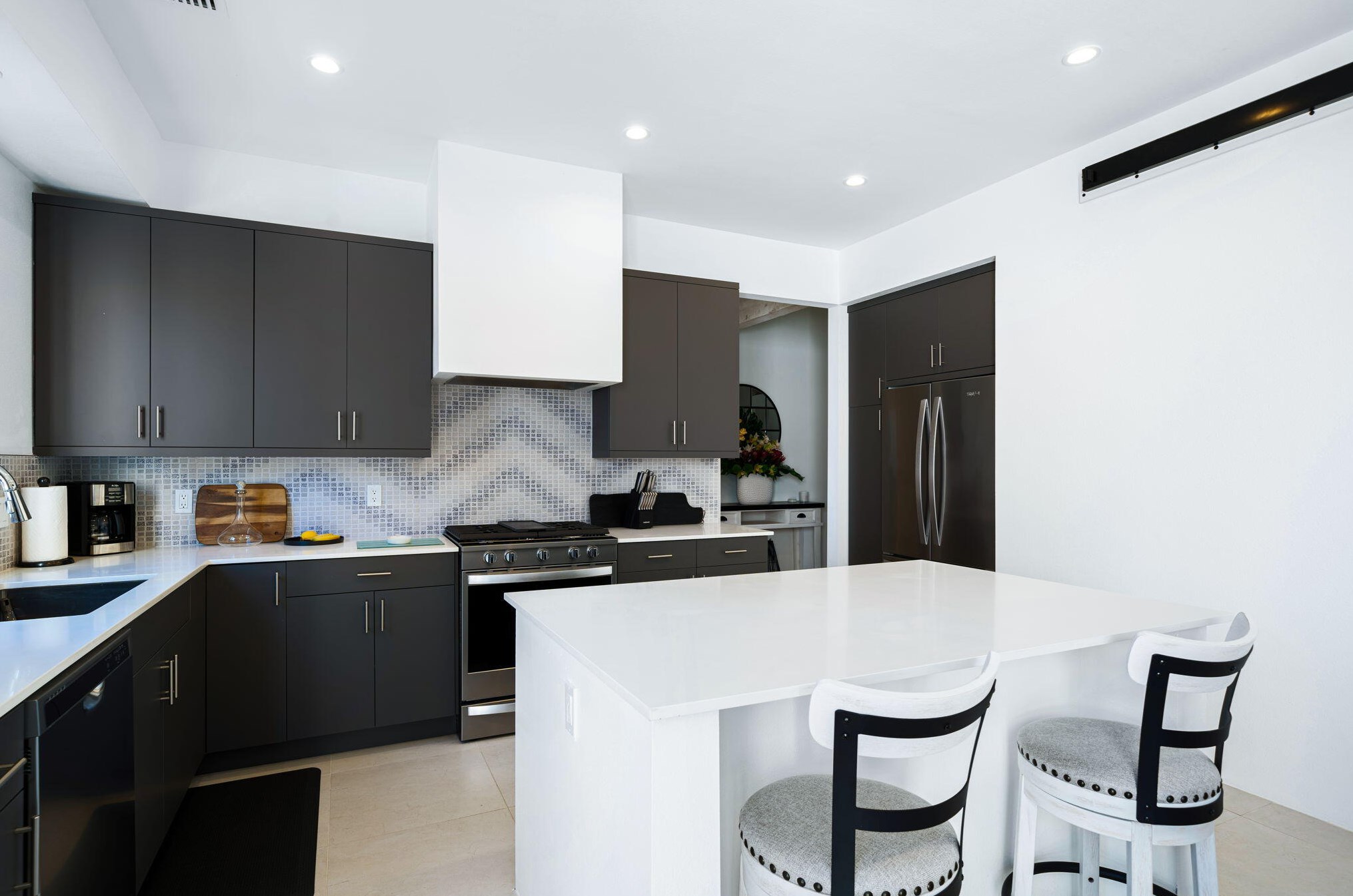 621 Hospitality Dr, Rancho Mirage CA  92270-1312 exterior