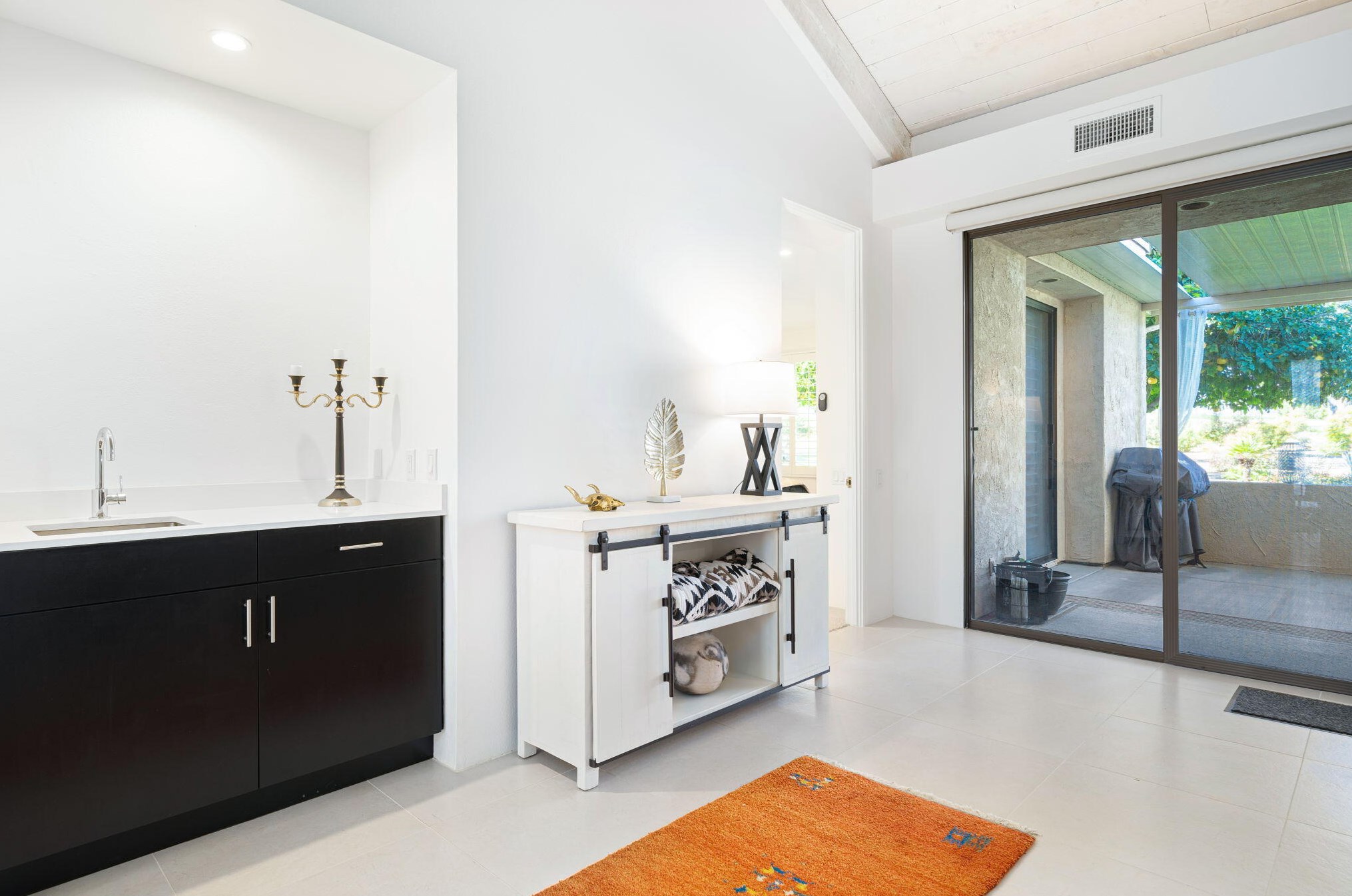 621 Hospitality Dr, Rancho Mirage CA  92270-1312 exterior