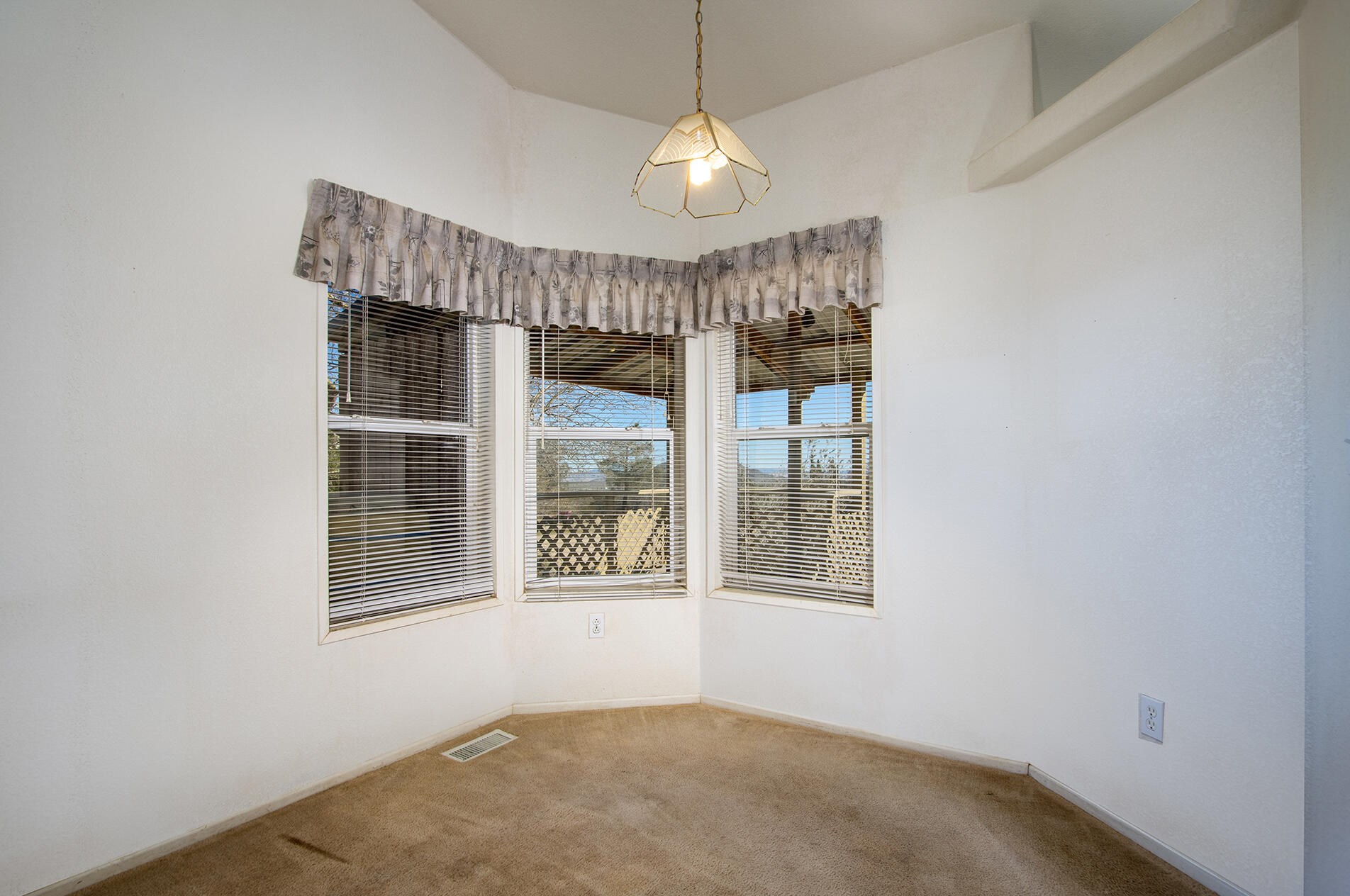1959 Yetters Ln, Yucca Valley CA  exterior