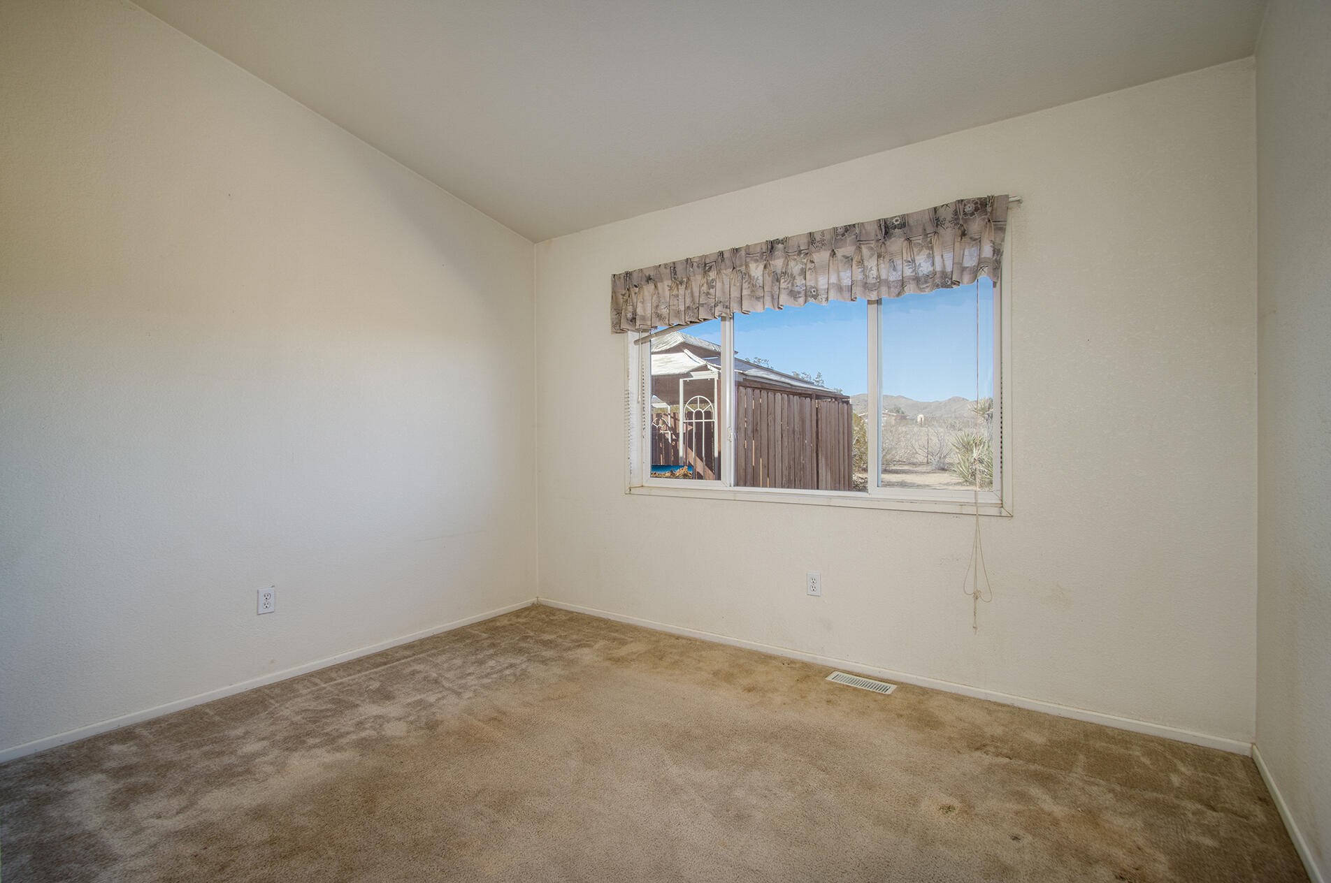 1959 Yetters Ln, Yucca Valley CA  exterior
