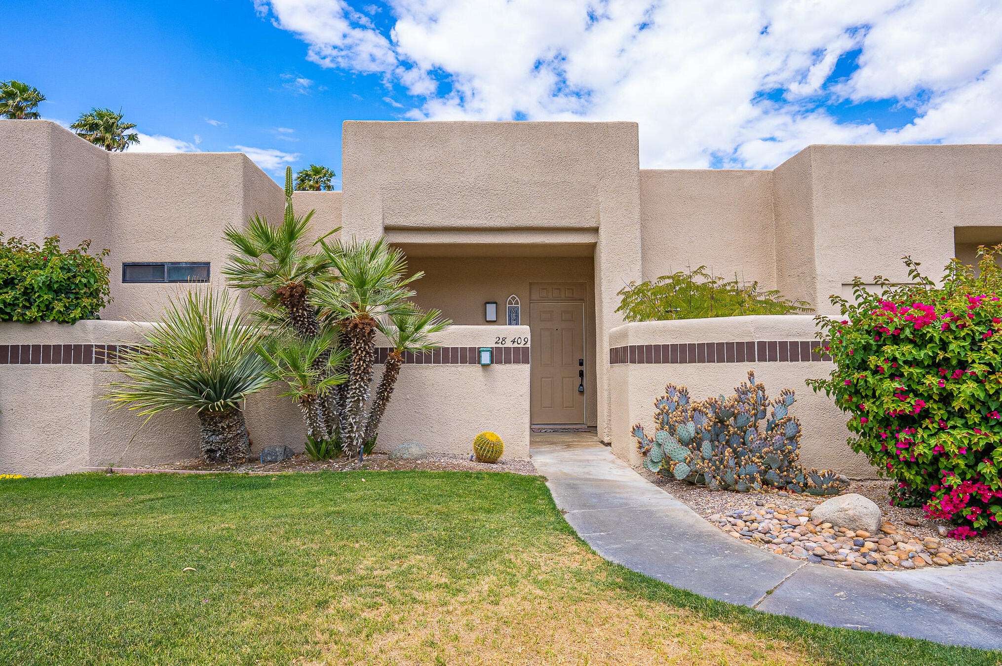 28409 Taos Ct, Cathedral City, CA 92234-3572