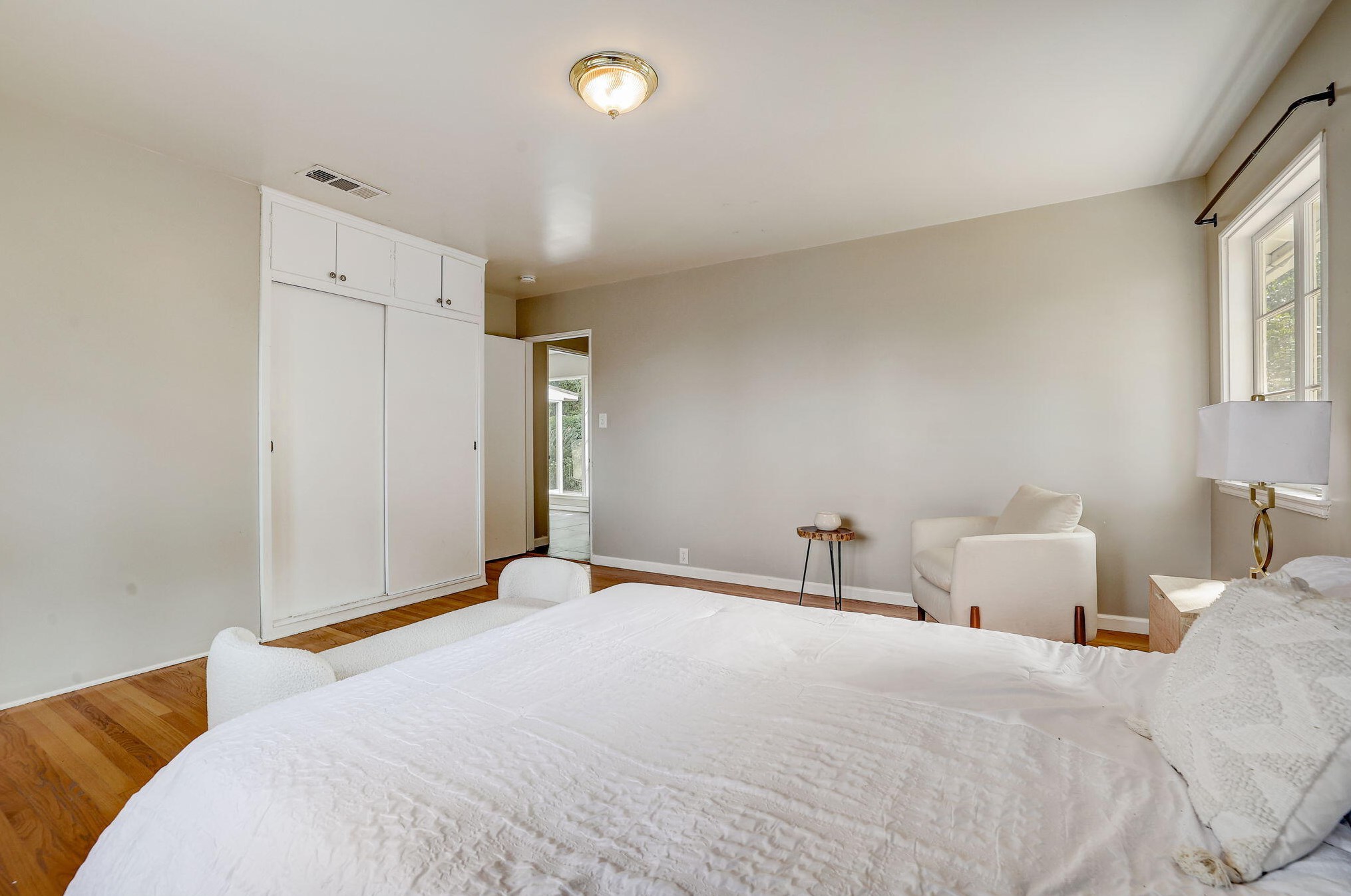 810 Monarch Dr, La Canada CA  91011-4104 exterior