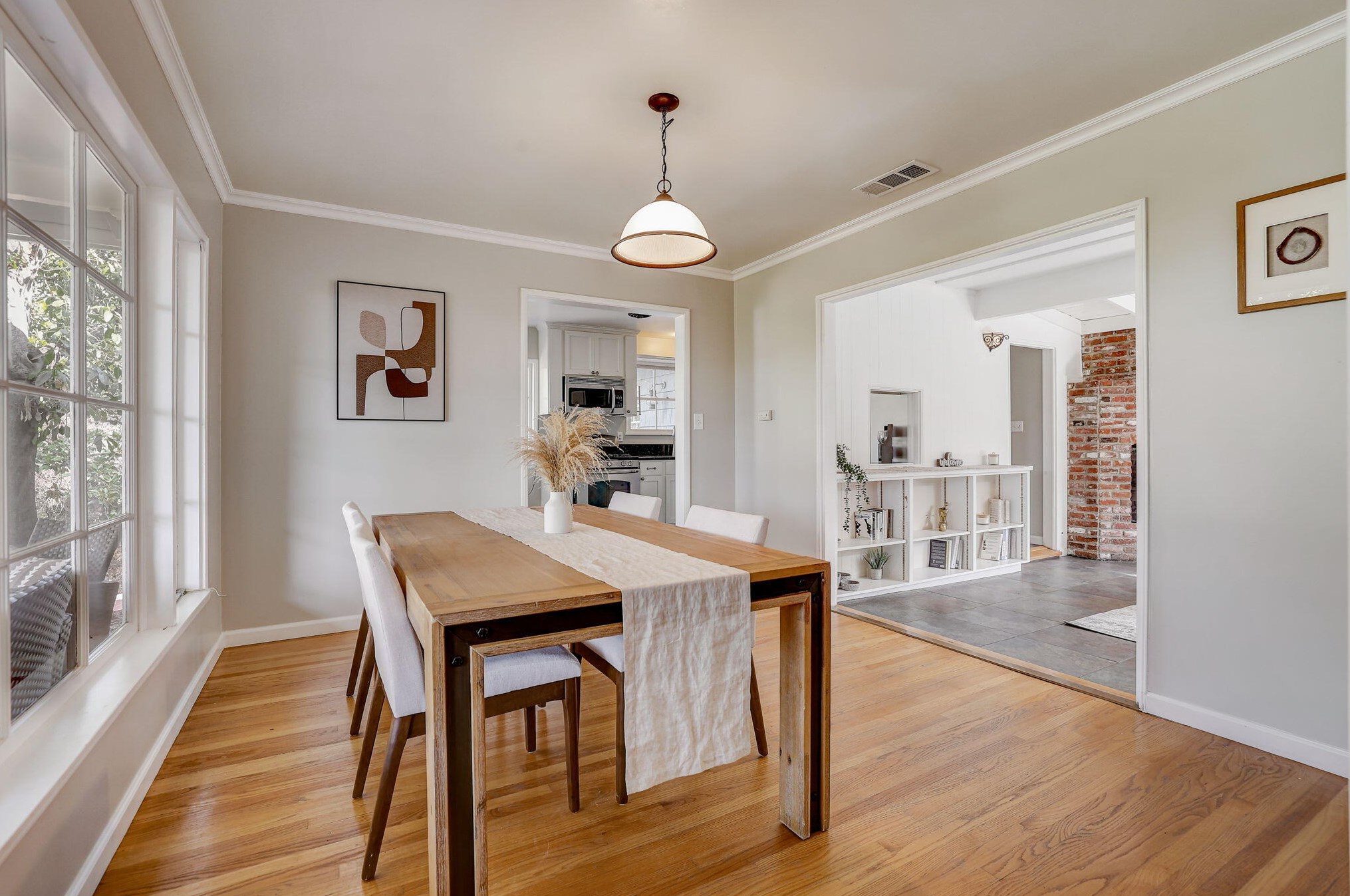 810 Monarch Dr, La Canada CA  91011-4104 exterior