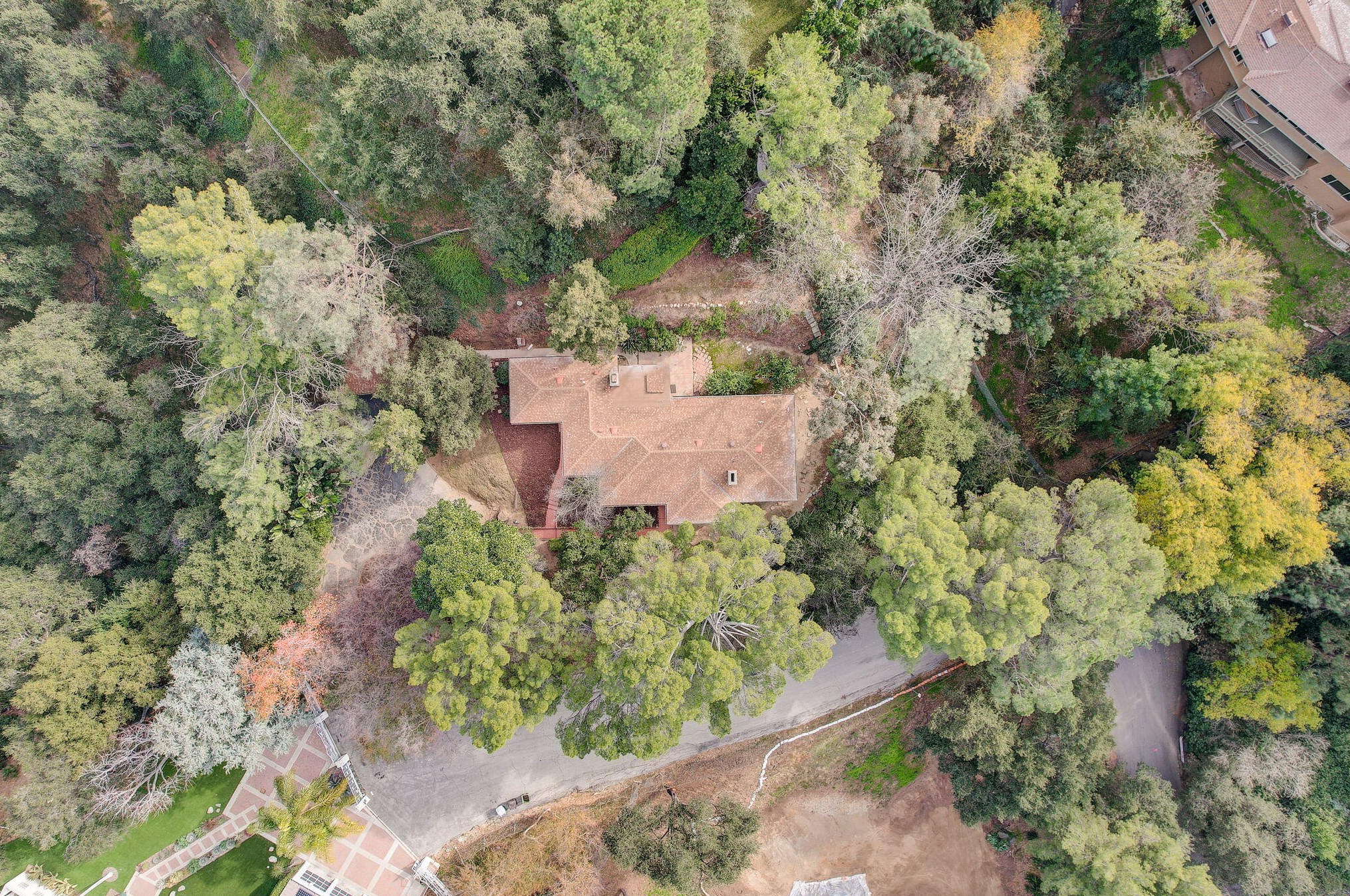 810 Monarch Dr, La Canada CA  91011-4104 exterior