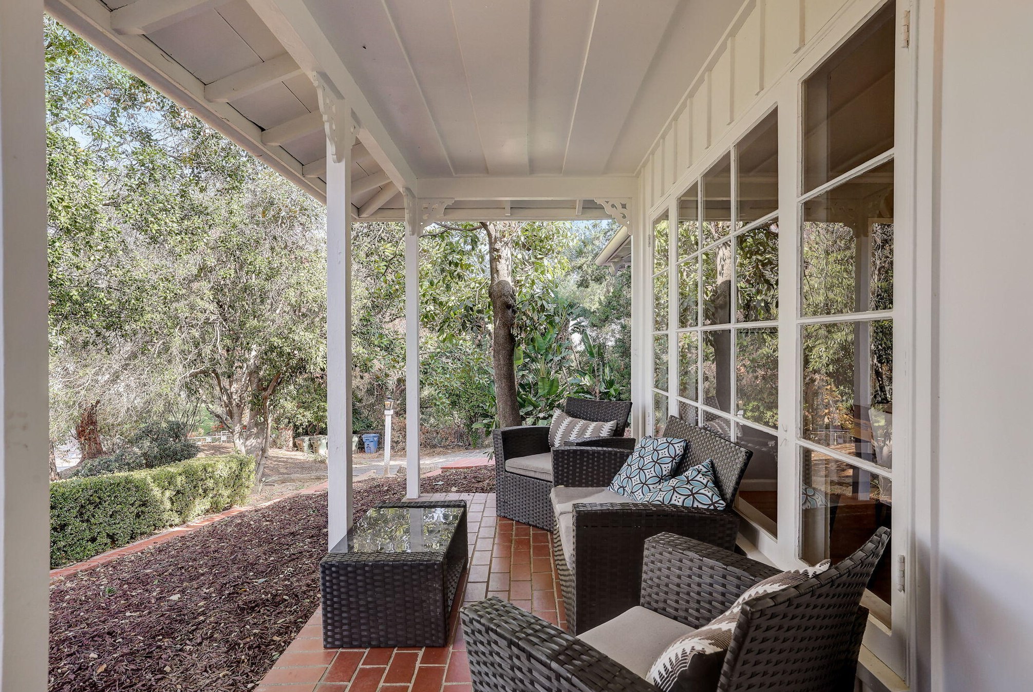 810 Monarch Dr, La Canada CA  91011-4104 exterior