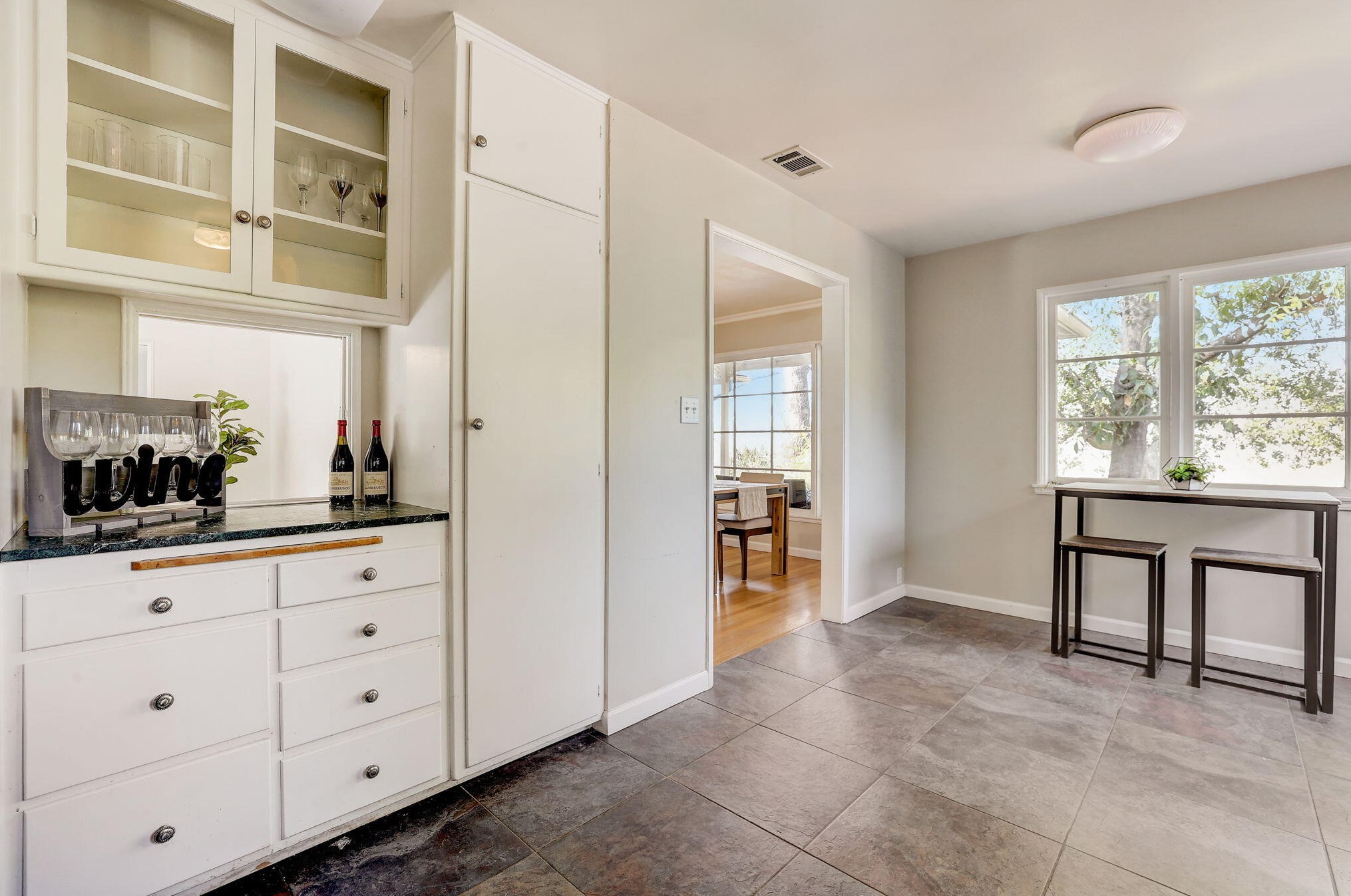 810 Monarch Dr, La Canada CA  91011-4104 exterior