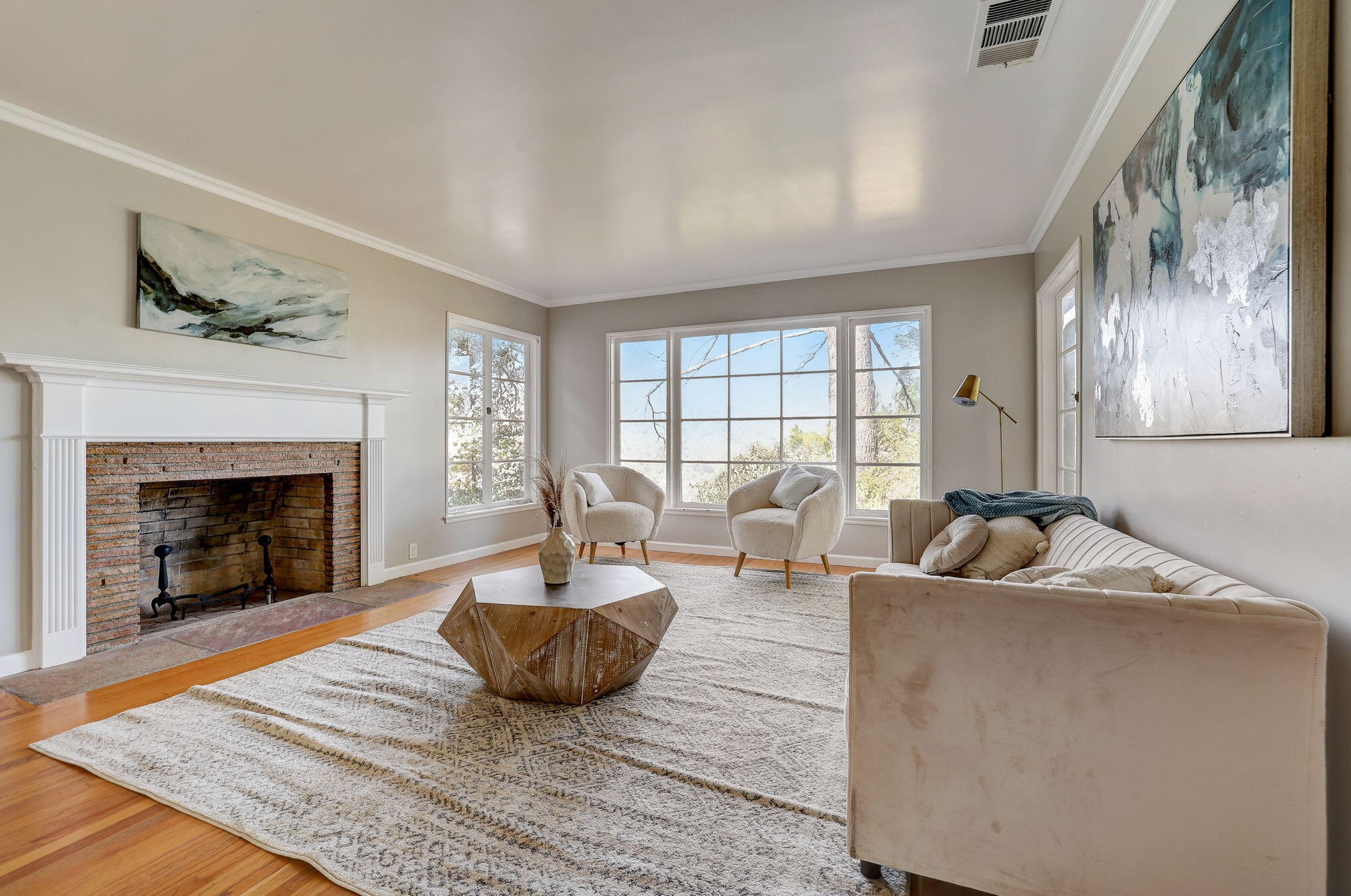 810 Monarch Dr, La Canada CA  91011-4104 exterior