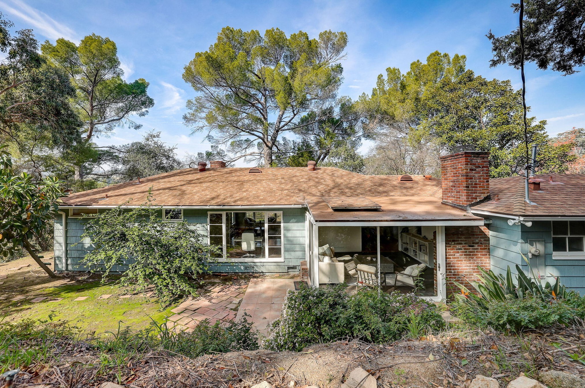 810 Monarch Dr, La Canada CA  91011-4104 exterior