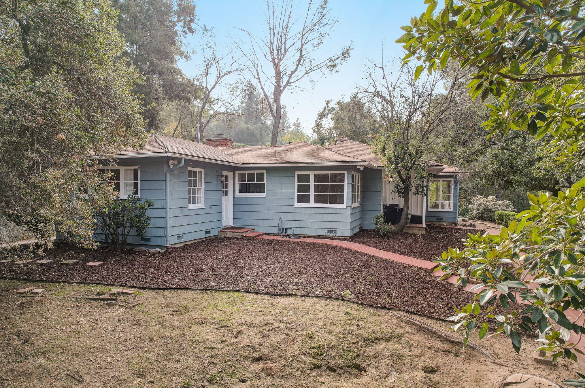 810 Monarch Dr, La Canada CA  91011-4104 exterior