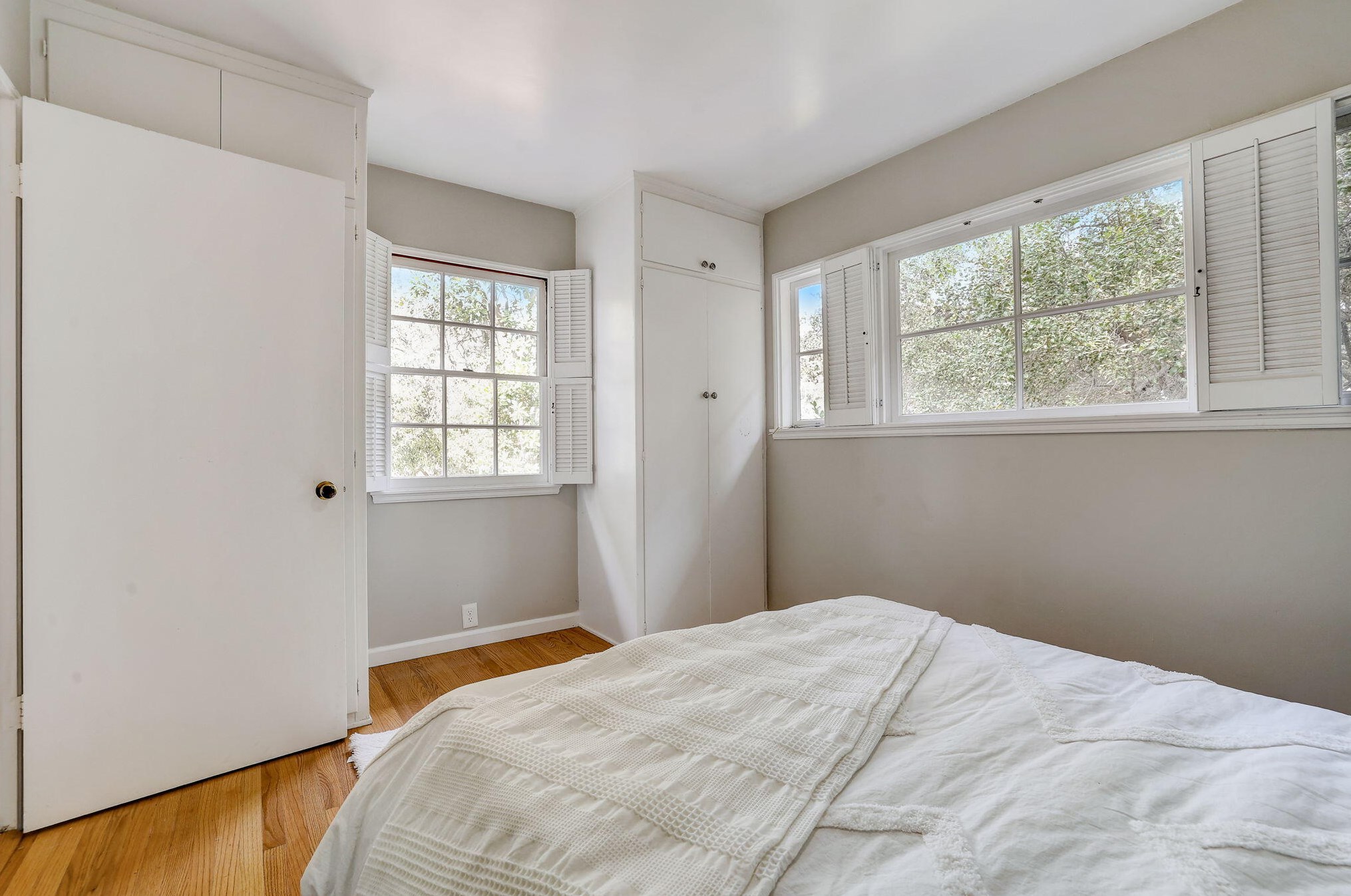 810 Monarch Dr, La Canada CA  91011-4104 exterior