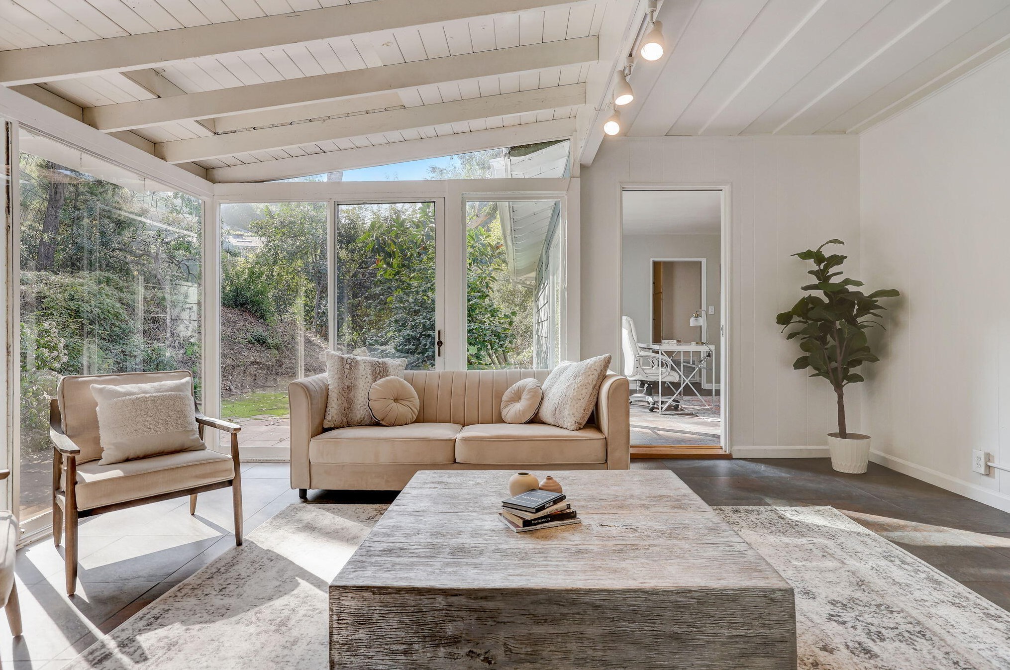 810 Monarch Dr, La Canada CA  91011-4104 exterior