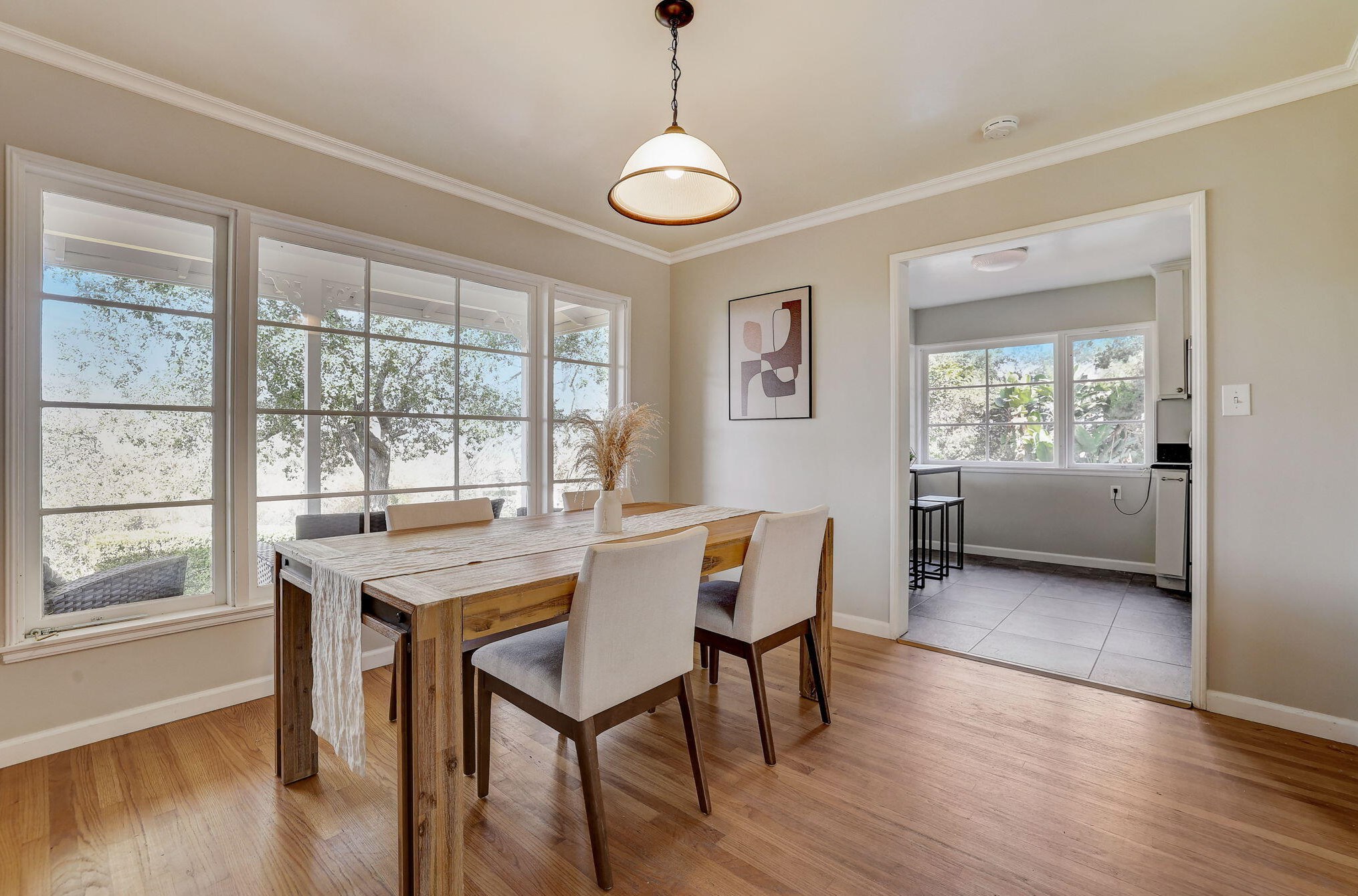 810 Monarch Dr, La Canada CA  91011-4104 exterior